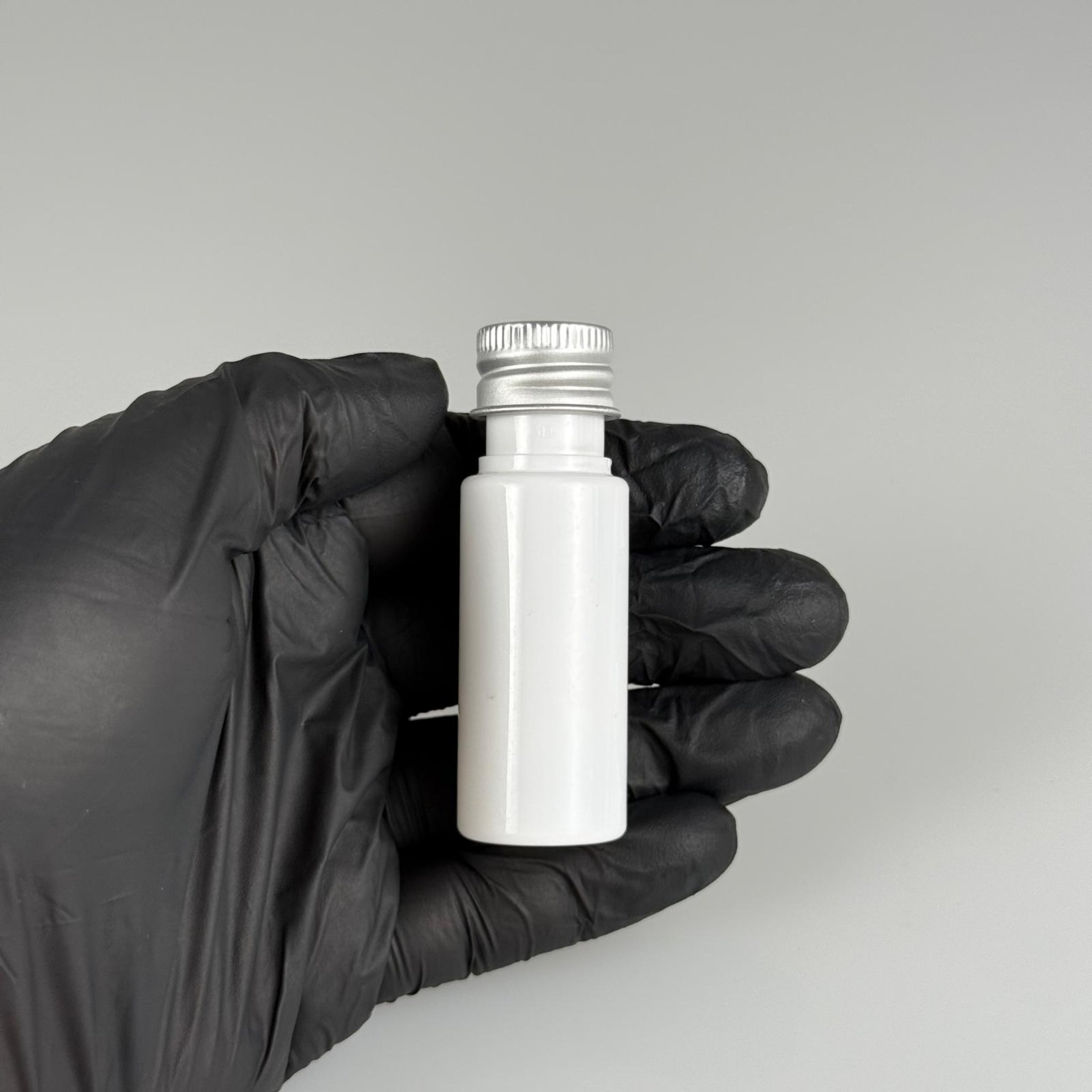 15 CC BEYAZ SİLİNDİR PET ŞİŞE + KÖPÜK CONTALI GÜMÜŞ ALÜMİNYUM METAL KAPAKLI + DAMLALIKLI KOLONYA TIPALI TAKIML - 15 ML BEYAZ PET ŞİŞE
