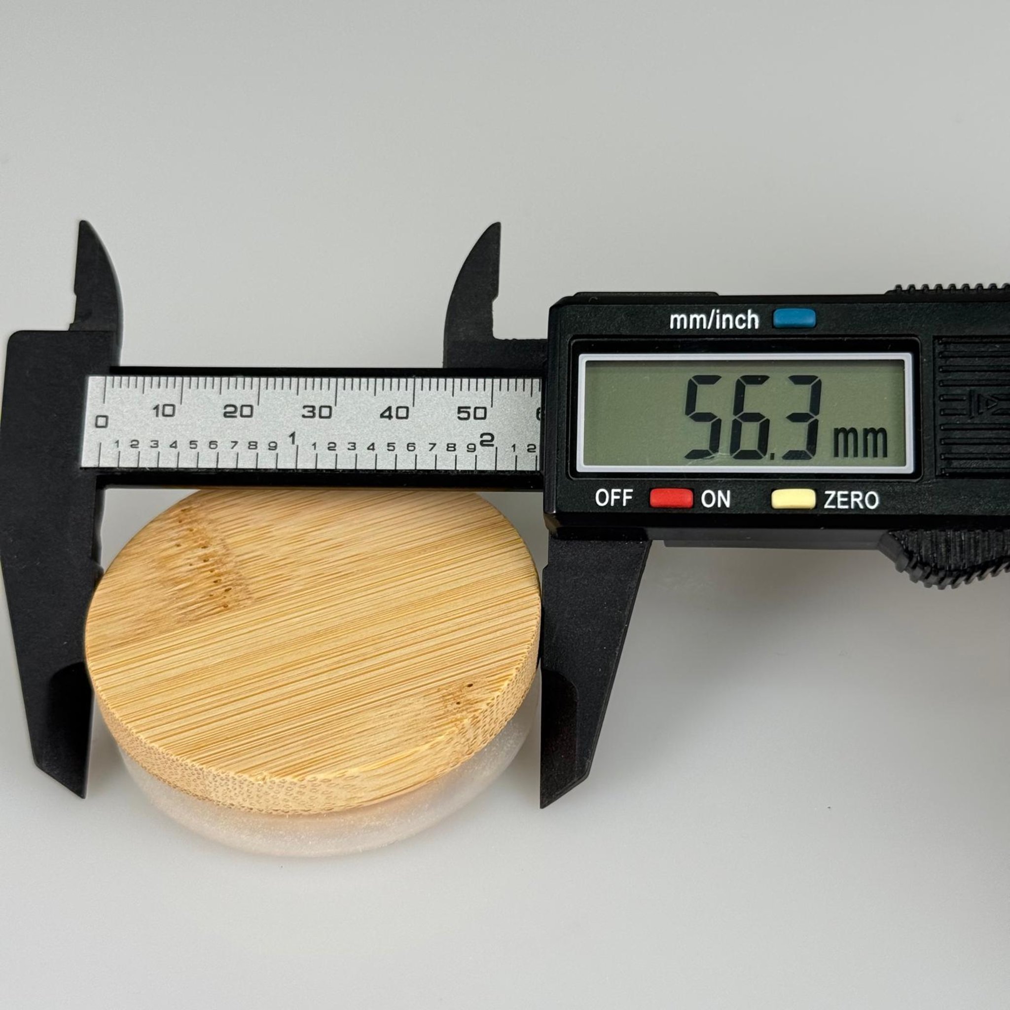 50 MM AHŞAP BAMBU GEÇME KAPAK - SİLİKON CONTALI - MUM BARDAK, BAHARAT KAVANOZU VB İÇİN KULLANILABİLİR