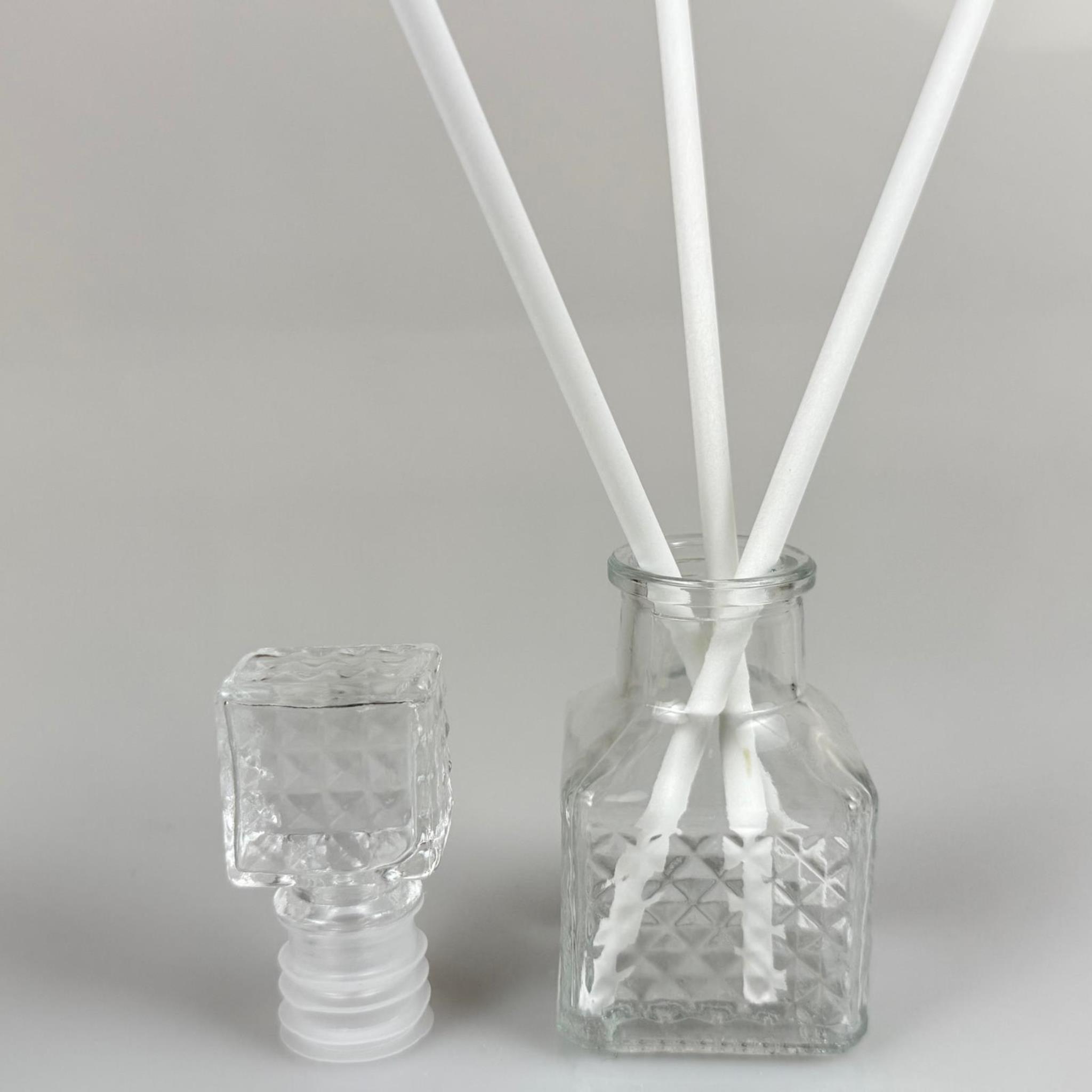 KARE LÜKS MODEL CAM BAMBU ODA KOKUSU ŞİŞESİ + CAM TIPA + 3 ADET FİBER BEYAZ BAMBU ÇUBUK - 50 ML SET TAKIM - HEDİYELİK PROMOSYON LÜX DİFFUSER ŞİŞELERİ