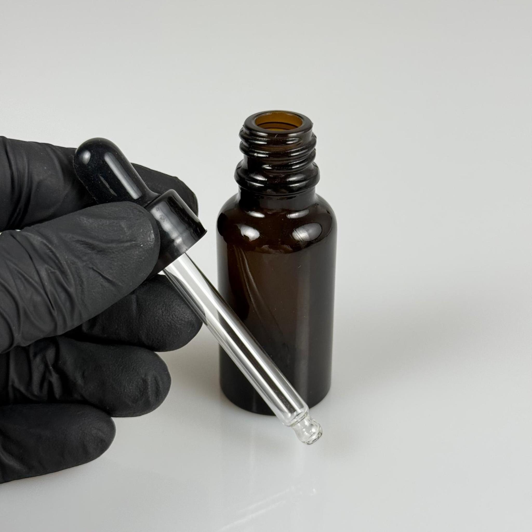 20 CC ÜST KALİTE AMBER CAM DAMLALIKLI ŞİŞE - SİYAH EMZİK + SİYAH DÜZ KAPAK + CAM PİPET TAKIM - 20 ML ÜST KALİTE KAHVERENGİ DAMLALIKLI ŞİŞE SETİ