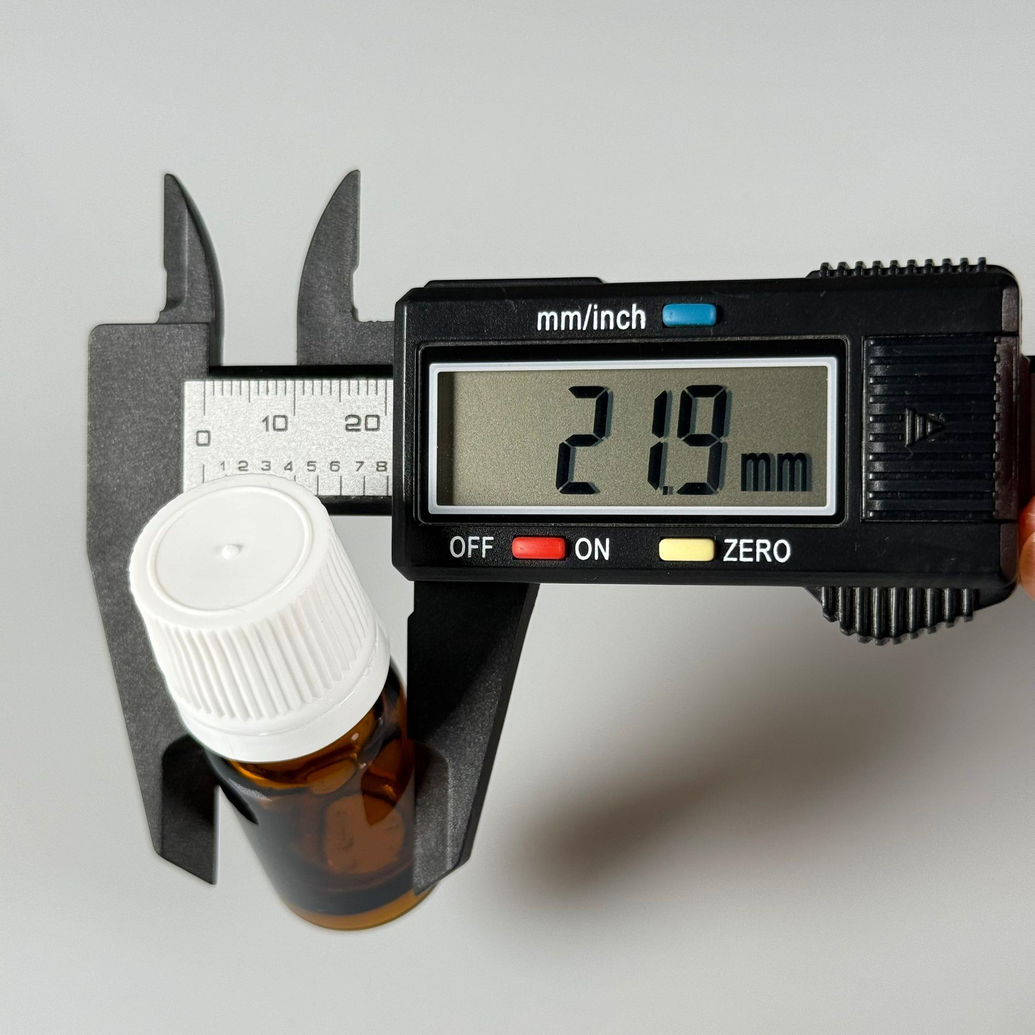 5 CC CAM AMBER KAHVERENGİ KİLİTLİ, KENDİNDEN CONTALI BEYAZ KAPAKLI - 5 ML DAR AĞIZLI İLAÇ ŞİŞESİ