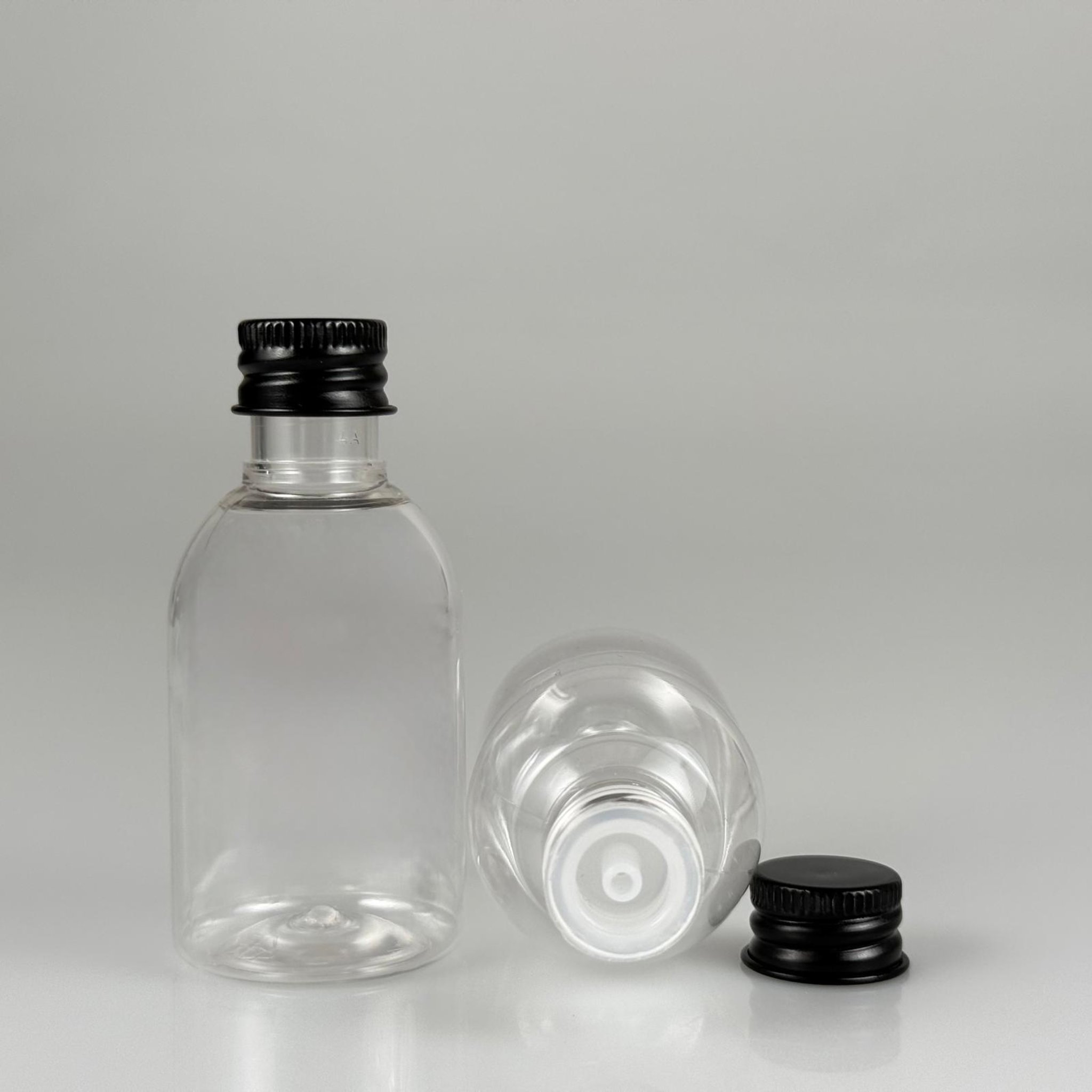 50  CC BUKLET PET ŞİŞE + KÖPÜK CONTALI SİYAH ALÜMİNYUM METAL KAPAKLI + DAMLALIKLI KOLONYA TIPALI TAKIM - 50 ML PLASTİK ŞİŞE