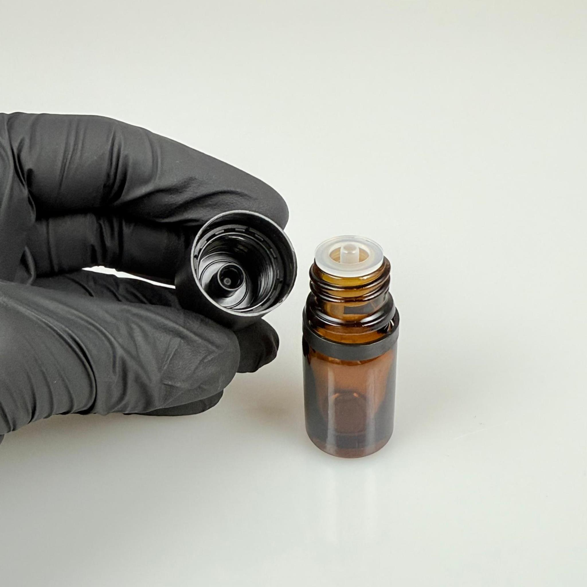 5 CC AMBER CAM ŞİŞE + İÇTEN DAMLALIKLI ÇOCUK KİLİTLİ SİYAH KAPAK - KAHVERENGİ 5 ML KİLİT KAPAKLI DAMLATMALI ŞİŞE