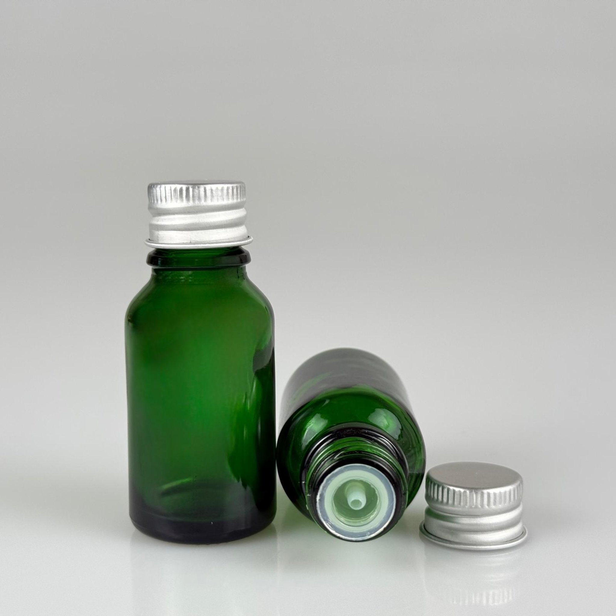 15 CC YEŞİL CAM ŞİŞE + KÖPÜK CONTALI GÜMÜŞ ALÜMİNYUM METAL KAPAKLI + DAMLALIKLI KOLONYA TIPALI TAKIM - 15 ML YEŞİL CAM ŞİŞE