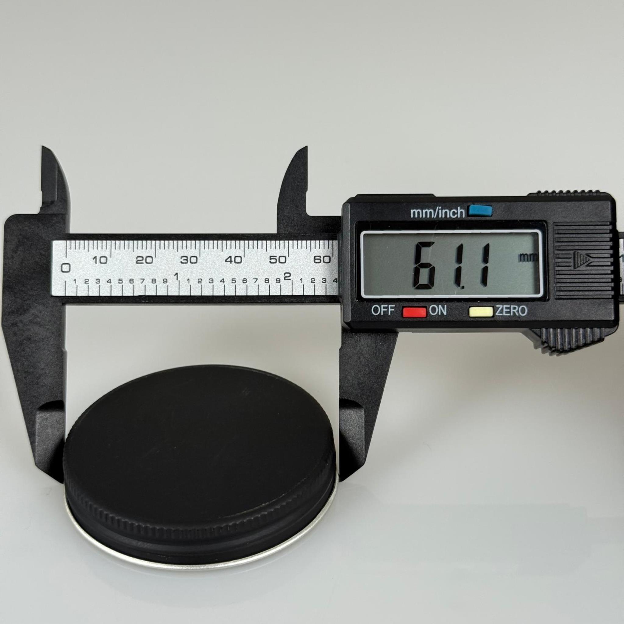 57 MM VİDALI MAT SİYAH METAL KAPAK (ŞİŞECAM 50 CC CAM KREM KAVANOZU KAPAĞI)