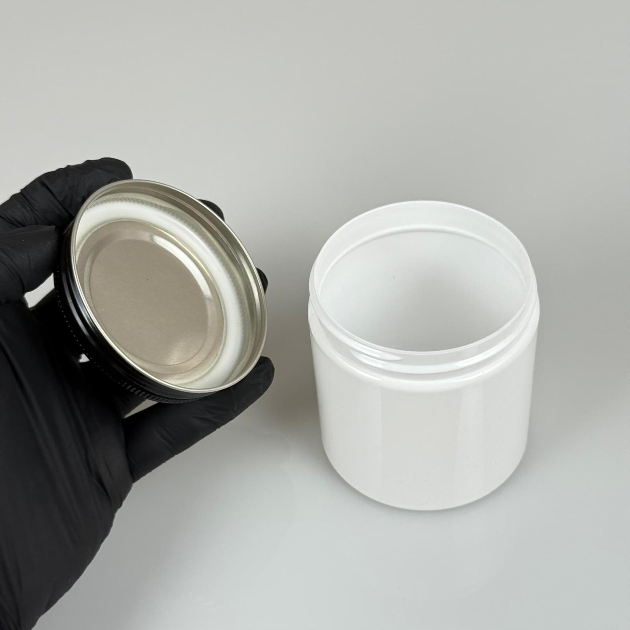 250 CC BEYAZ SERT PLASTİK KAVANOZ - SİYAH METAL KAPAKLI - 250 ML METAL KAPAKLI PLASTİK KAVANOZ - KOZMETİK KAVANOZ, GIDA KAVANOZU VE KREM KAVANOZU OLARAK KULLANABİLİRSİNİZ