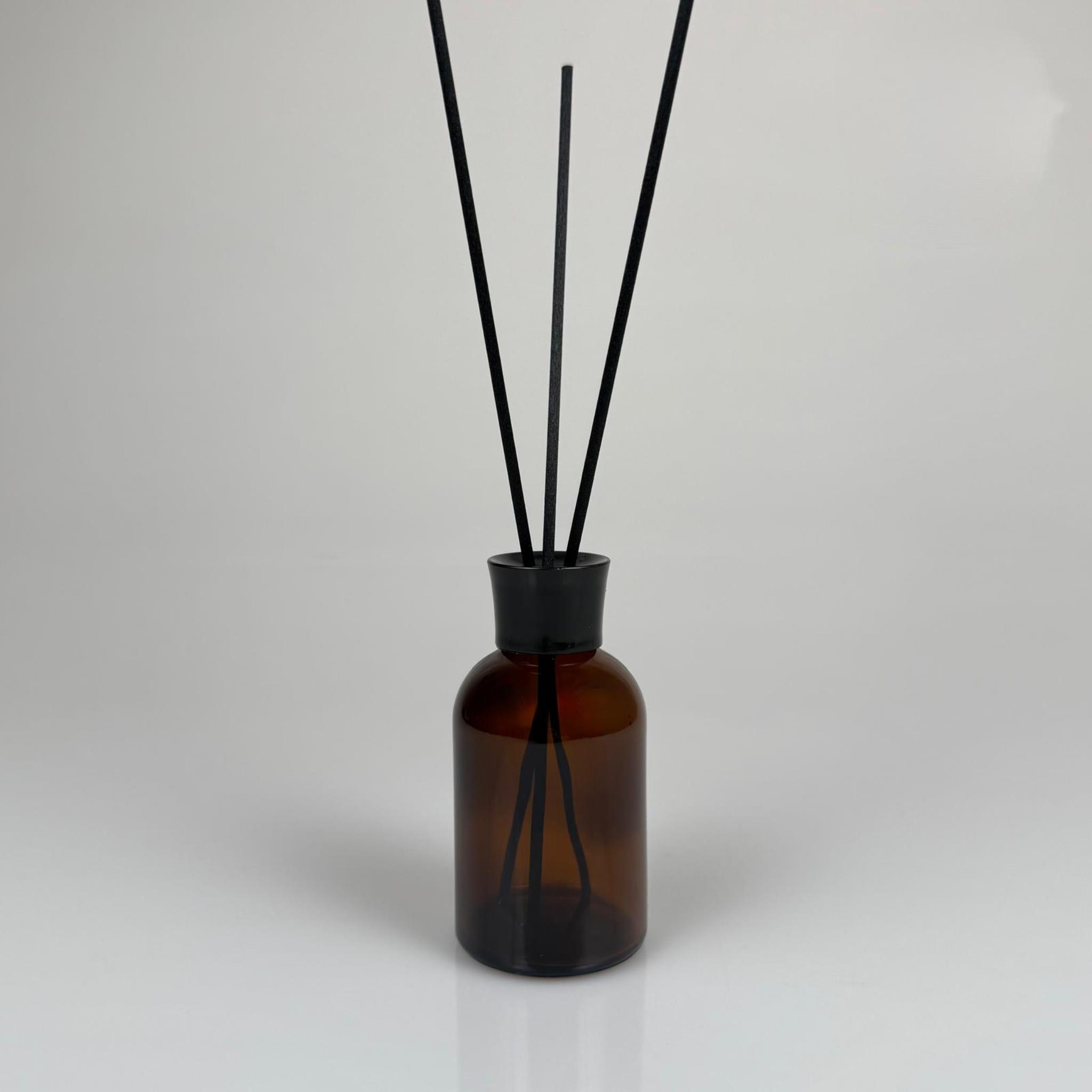 100 CC AMBER CAM BAMBU ODA KOKUSU ŞİŞESİ - 100 ML ÇUBUKLU BAMBU ODA KOKUSU ŞİŞESİ - DİFÜZÖR ŞİŞE- CAM ŞİŞE + SİYAH LÜX KAPAK + SİYAH TIPA + 3 ADET FİBER SİYAH BAMBU ÇUBUK
