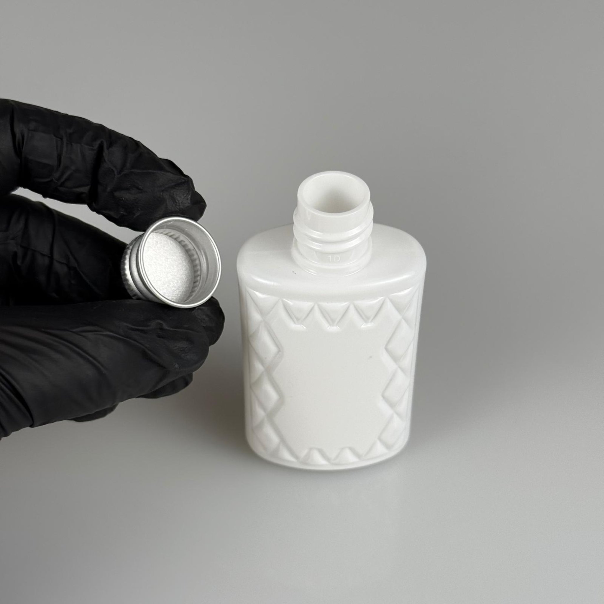 50 CC KÖŞELİ BEYAZ PET ŞİŞE + KÖPÜK CONTALI GÜMÜŞ ALÜMİNYUM METAL KAPAKLI TAKIM - 50  ML PET ŞİŞE