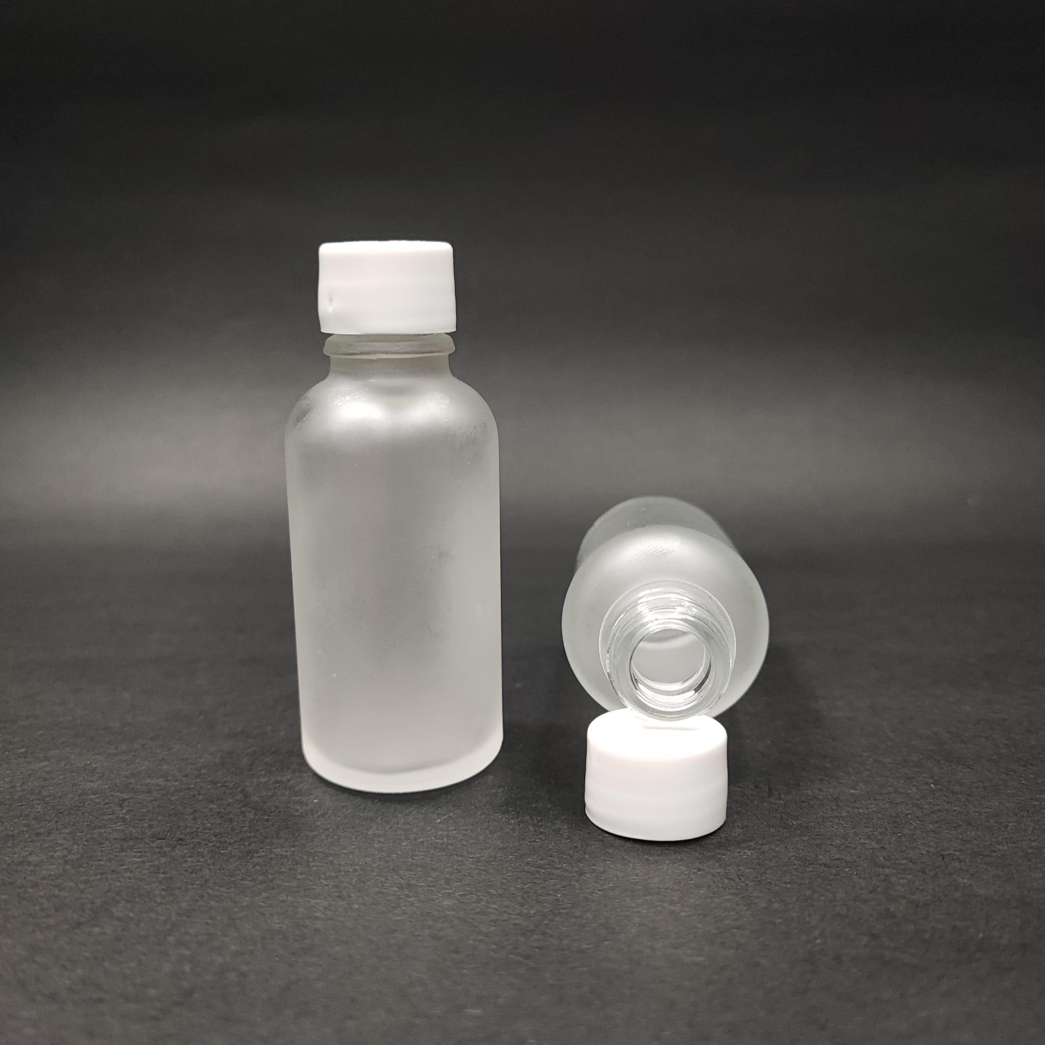 30 CC BUZLU CAM ŞİŞE + KENDİNDEN CONTALI SIZDIRMAZ BEYAZ KAPAK - 30 ML KAPAKLI CAM ŞİŞE
