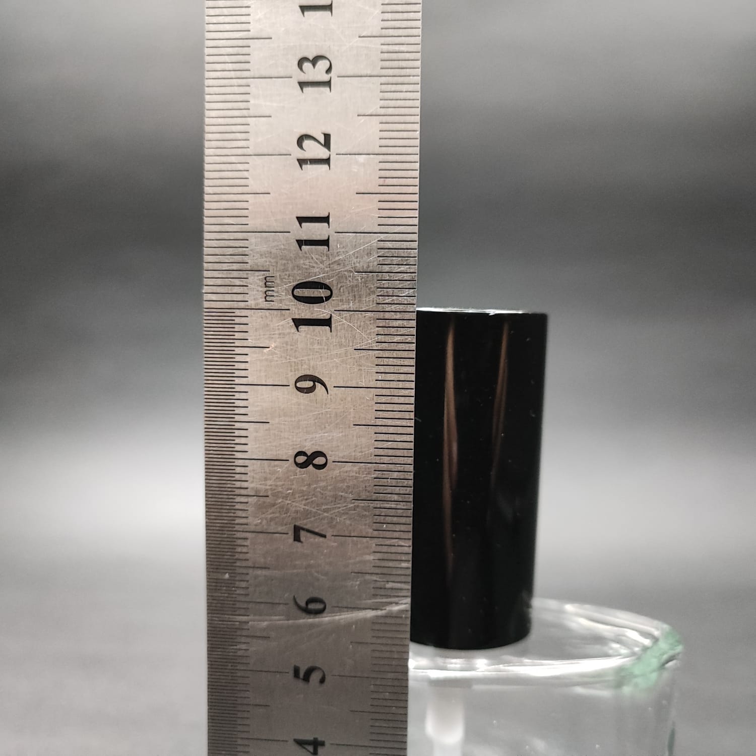 50 ML LÜKS VİDALI VALF ÇEVİRME PARFÜM ŞİŞELERİ - 50 CC YASSI ŞEFFAF CAM ŞİŞE - SİYAH METAL SPREYLİ KAPAKLI SET