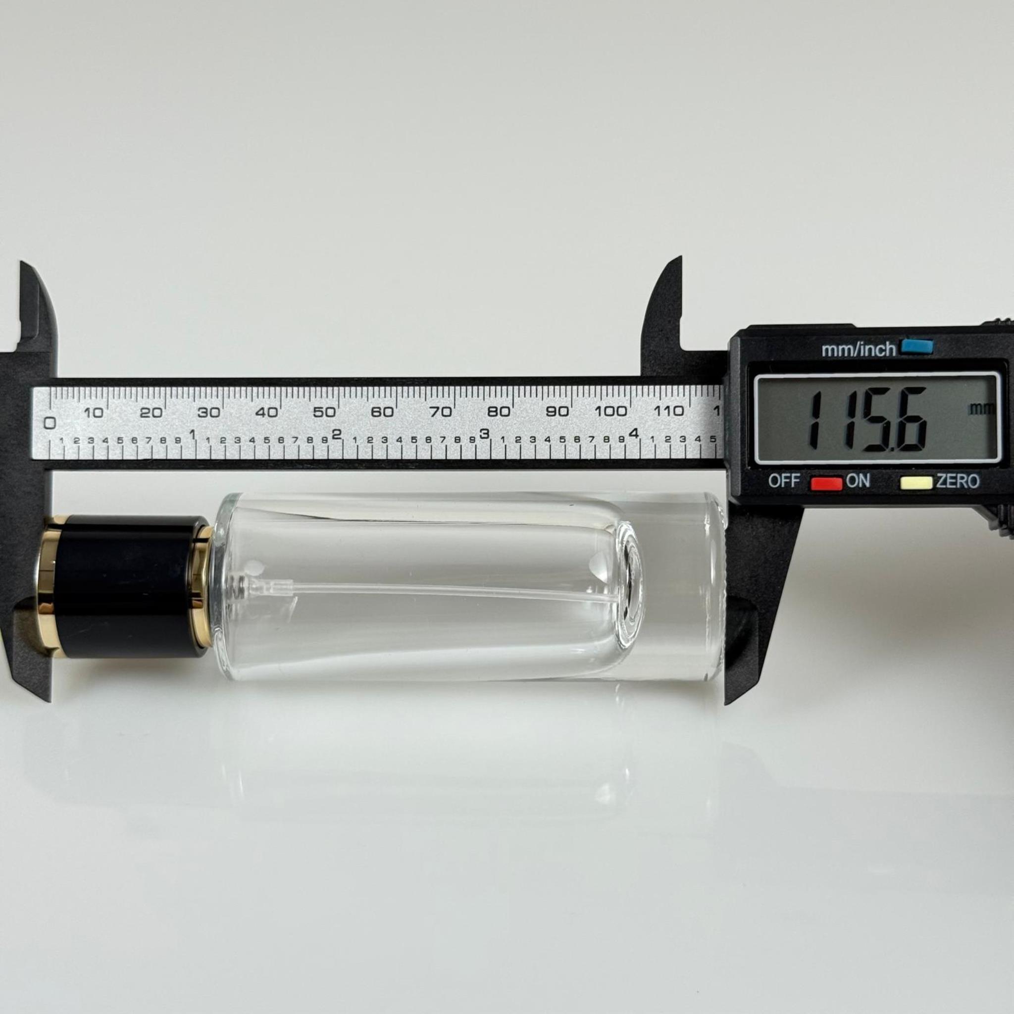 30 ML SİLİNDİR UZUN MODEL PARFÜM ŞİŞESİ - GÜMÜŞ METAL SPREYLİ + GOLD SİYAH KAPAKLI (AĞIZ 15 MM GEÇME KOLAY KAPAMA)