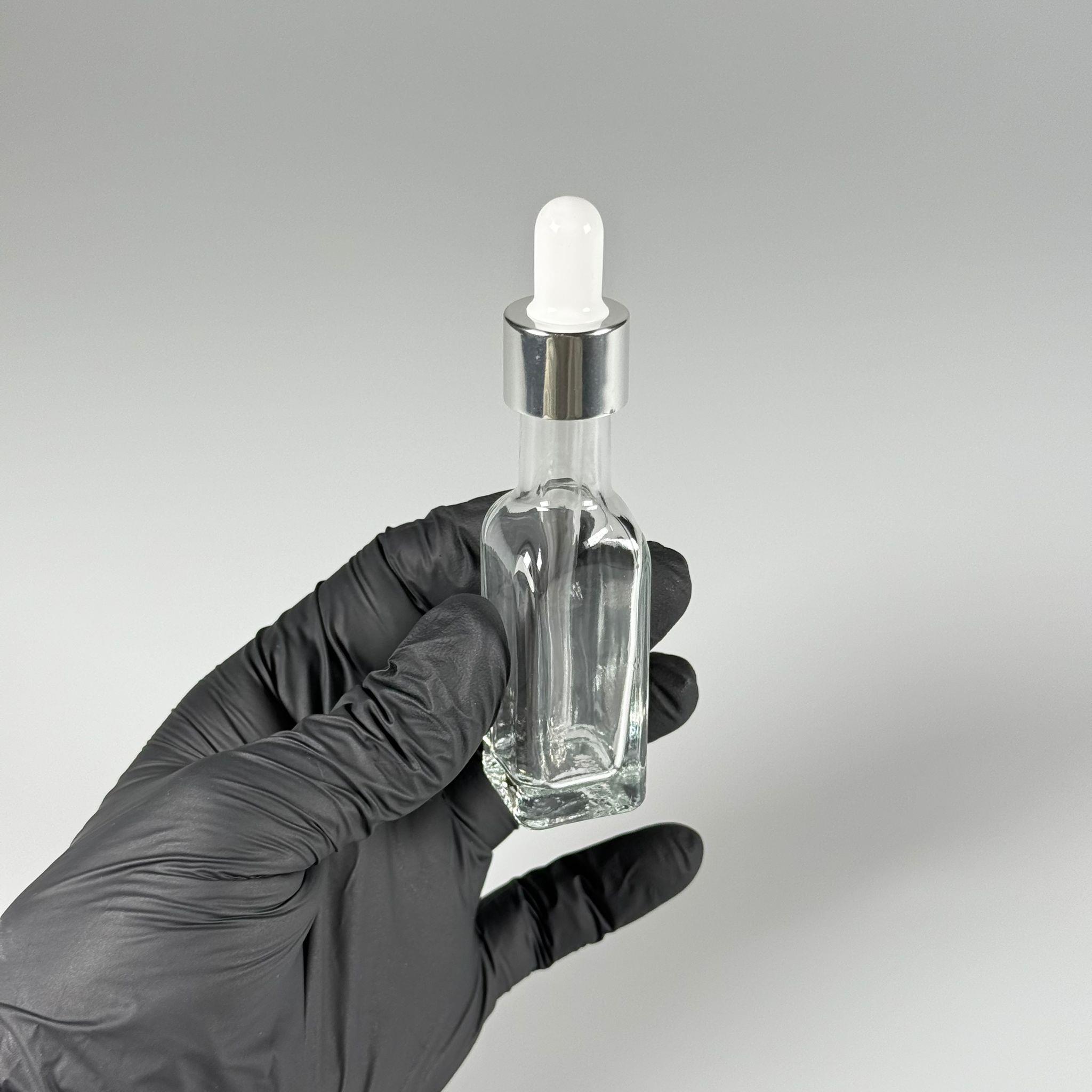 20 CC MARASKA KÖŞELİ CAM DAMLALIKLI CAM ŞİŞE  - 20 ml kare cam şişe beyaza gümüş damlalıklı