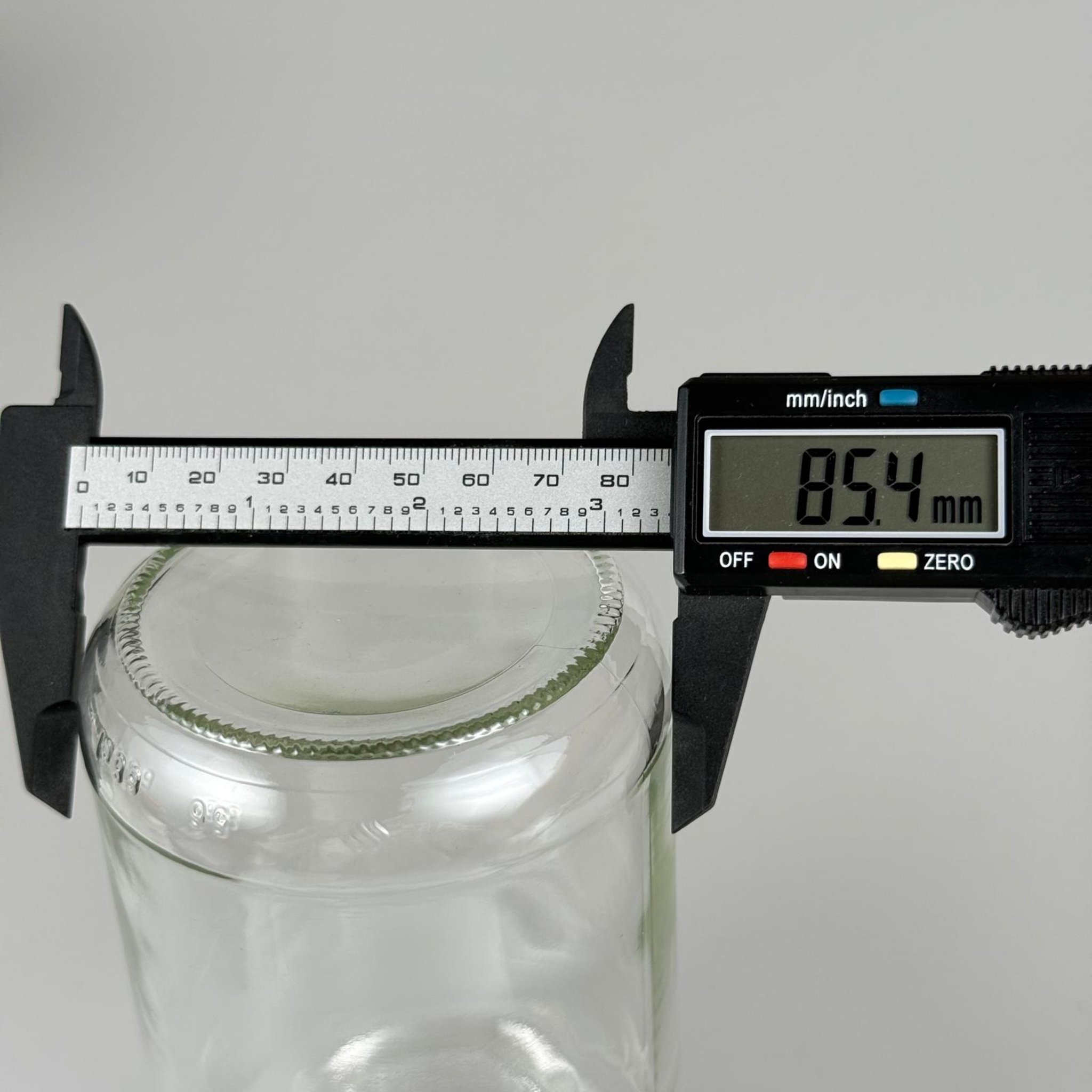 660 CC BOĞUMLU CAM KAVANOZ - KIRMIZI PLASTİK KAPAKLI - 660 ML CAM KAVANOZ