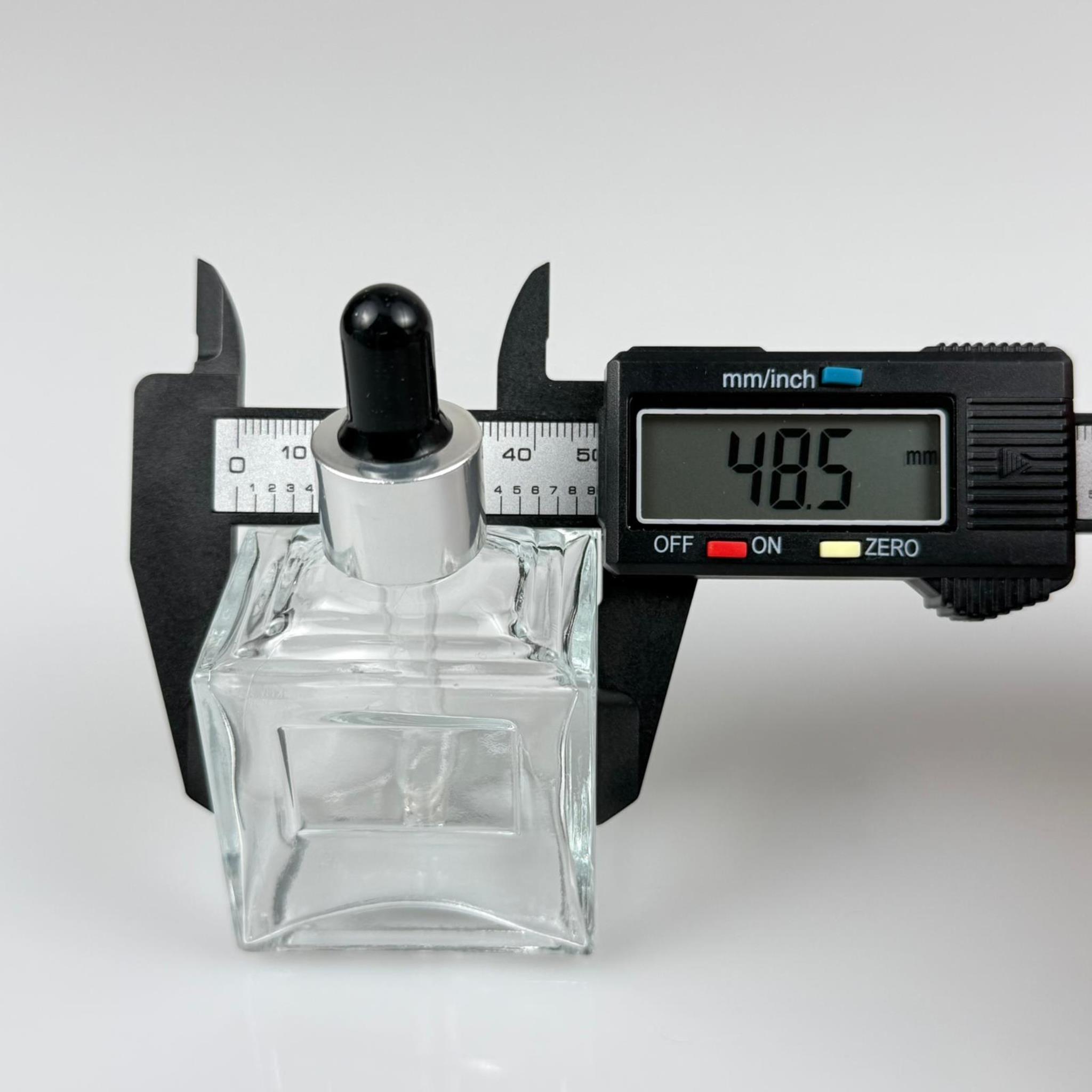 50 CC KÖŞELİ PRİZMA PRESTİJLİ CAM DAMLALIKLI ŞİŞE - SİYAH EMZİK - GÜMÜŞ METALİK KAPAK - 50 ML CAM DAMLALIKLI ŞİŞE - DAMLALIKLI BOŞ ŞİŞE