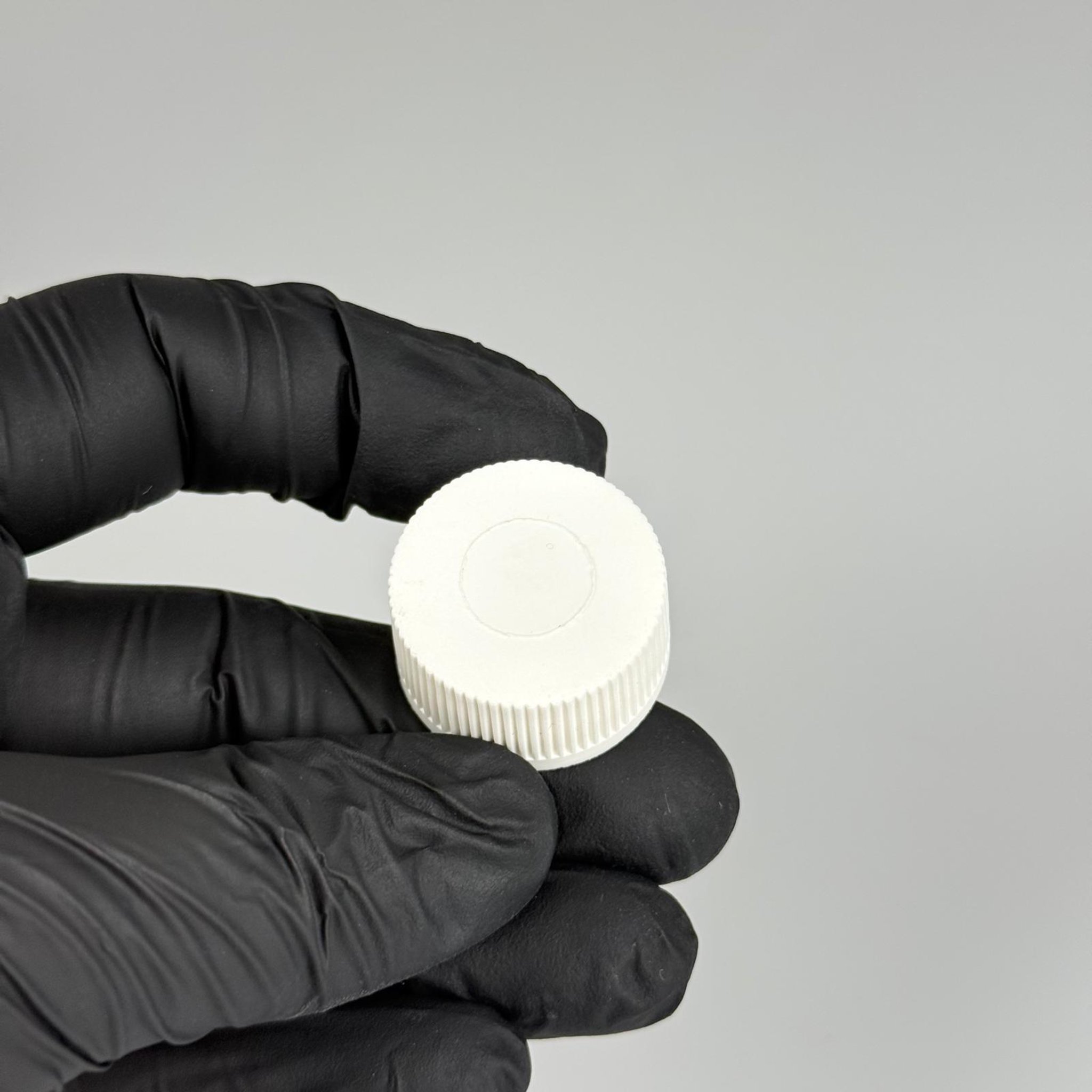 20 MM CONTASIZ BEYAZ VİDALI PLASTİK KAPAK