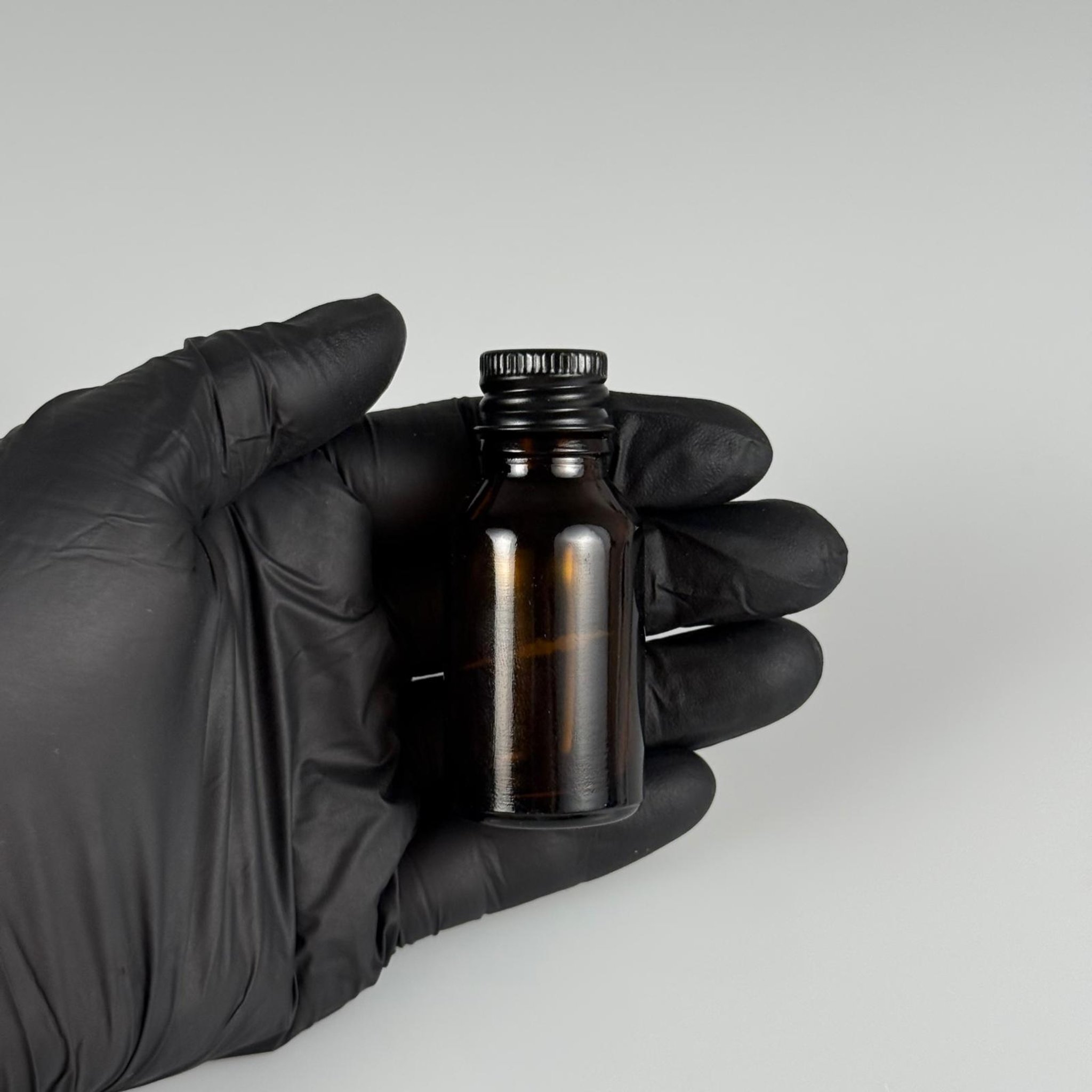 15 CC AMBER CAM ŞİŞE + KÖPÜK CONTALI SİYAH ALÜMİNYUM METAL KAPAKLI TAKIM - 15 ML KAHVERENGİ CAM ŞİŞE