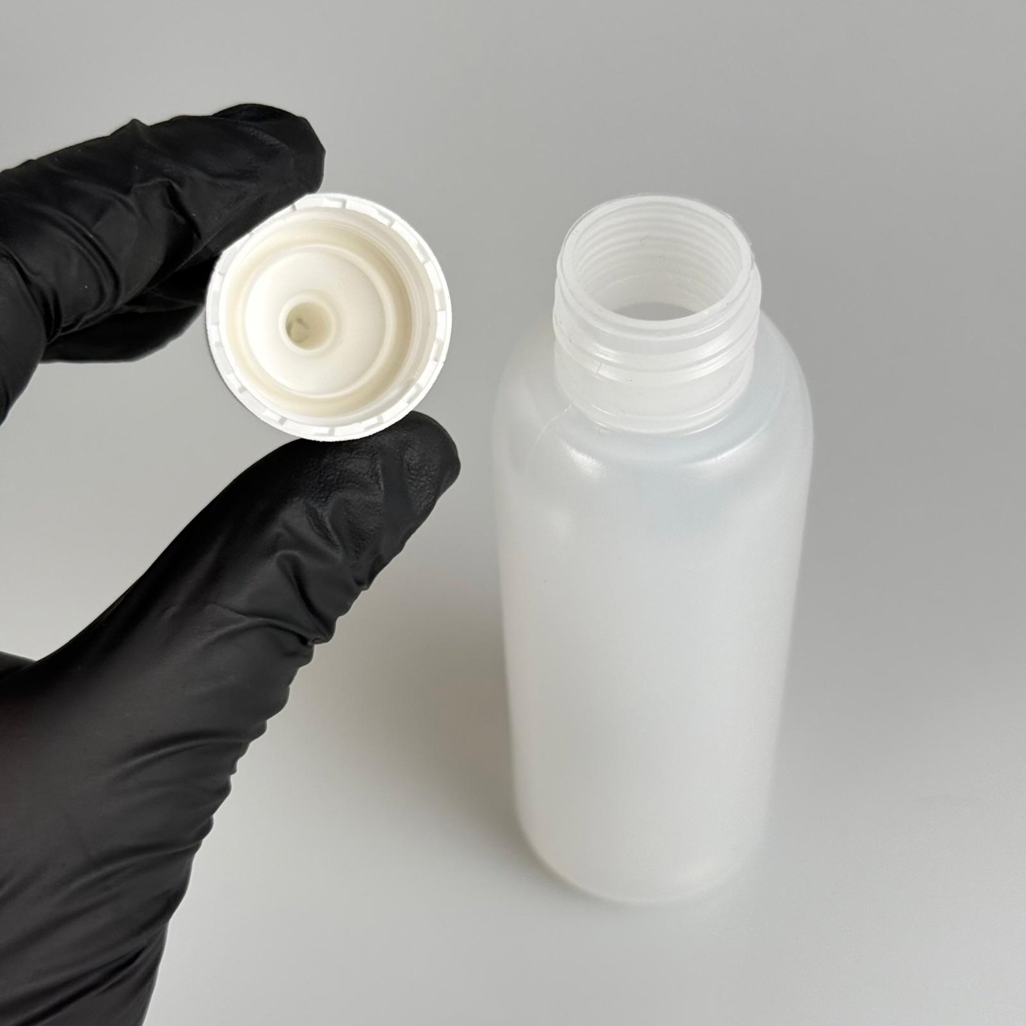 100 ML SIKILABİLİR YUMUŞAK PE POLİETİLEN PLASTİK ŞİŞE - BEYAZ ASANSÖR SİVRİ KARTUŞ KAPAKLI - 100 cc sos, yağ, kartuş, mürekkep vb için boş şişeler