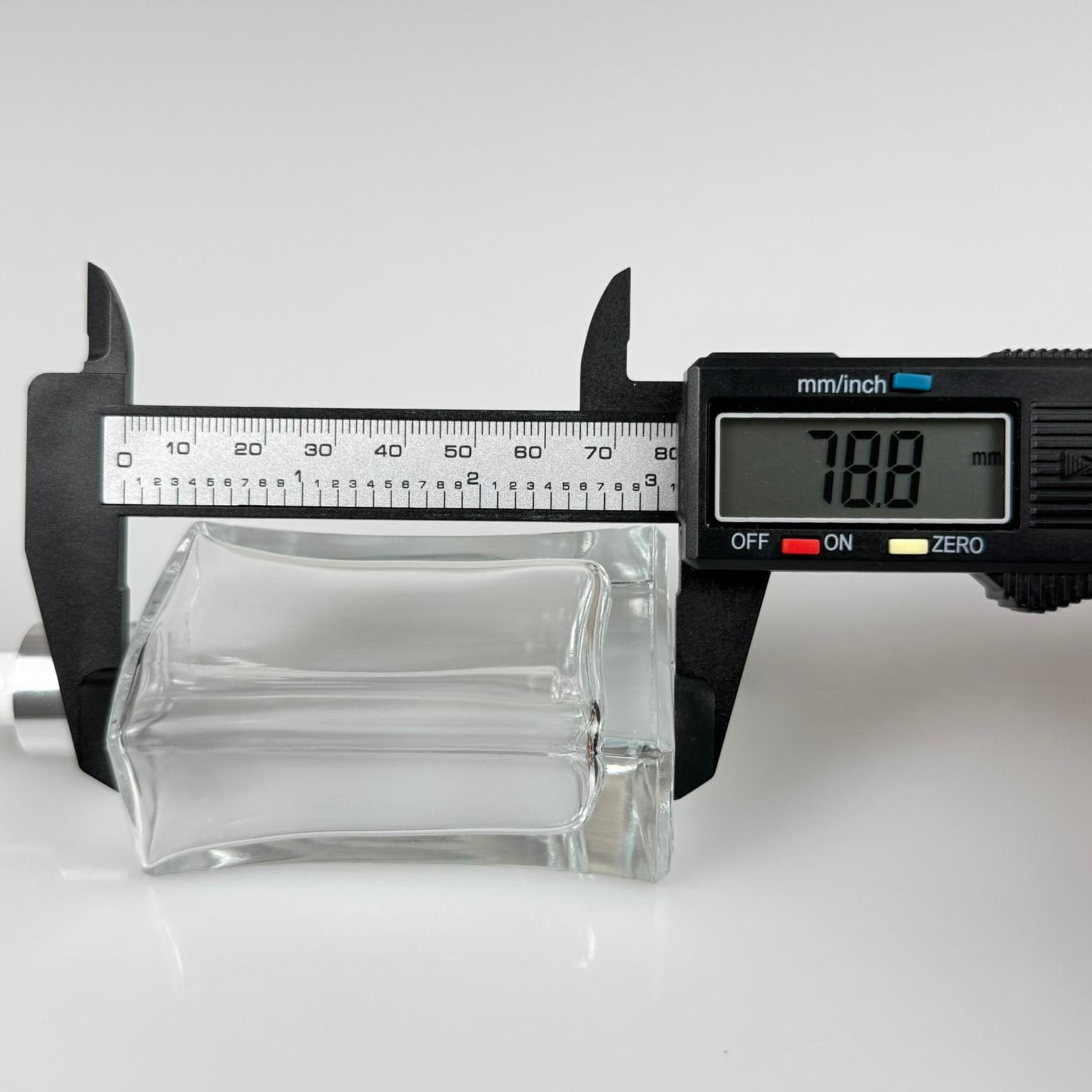 50 CC YASSI DİKDÖRTGEN KÖŞELİ CAM DAMLALIKLI ŞİŞE - BEYAZ EMZİK - GÜMÜŞ METALİK KAPAK - 50 ML CAM DAMLALIKLI ŞİŞE - DAMLALIKLI BOŞ ŞİŞE