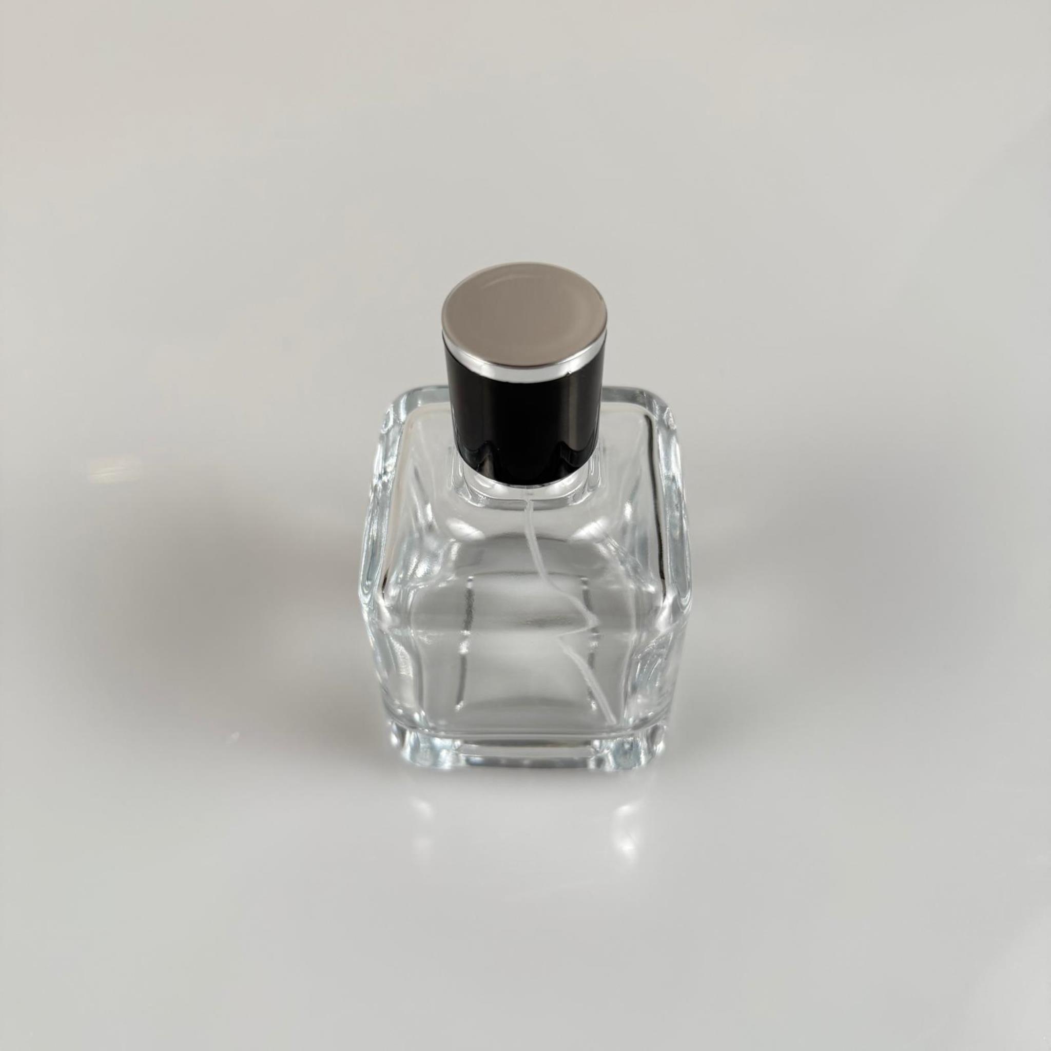 100 ML KARE MODEL LURA PARFÜM ŞİŞESİ - GOLD METAL SPREYLİ + GÜMÜŞ SİYAH KAPAKLI (AĞIZ 15 MM GEÇME KOLAY KAPAMA)