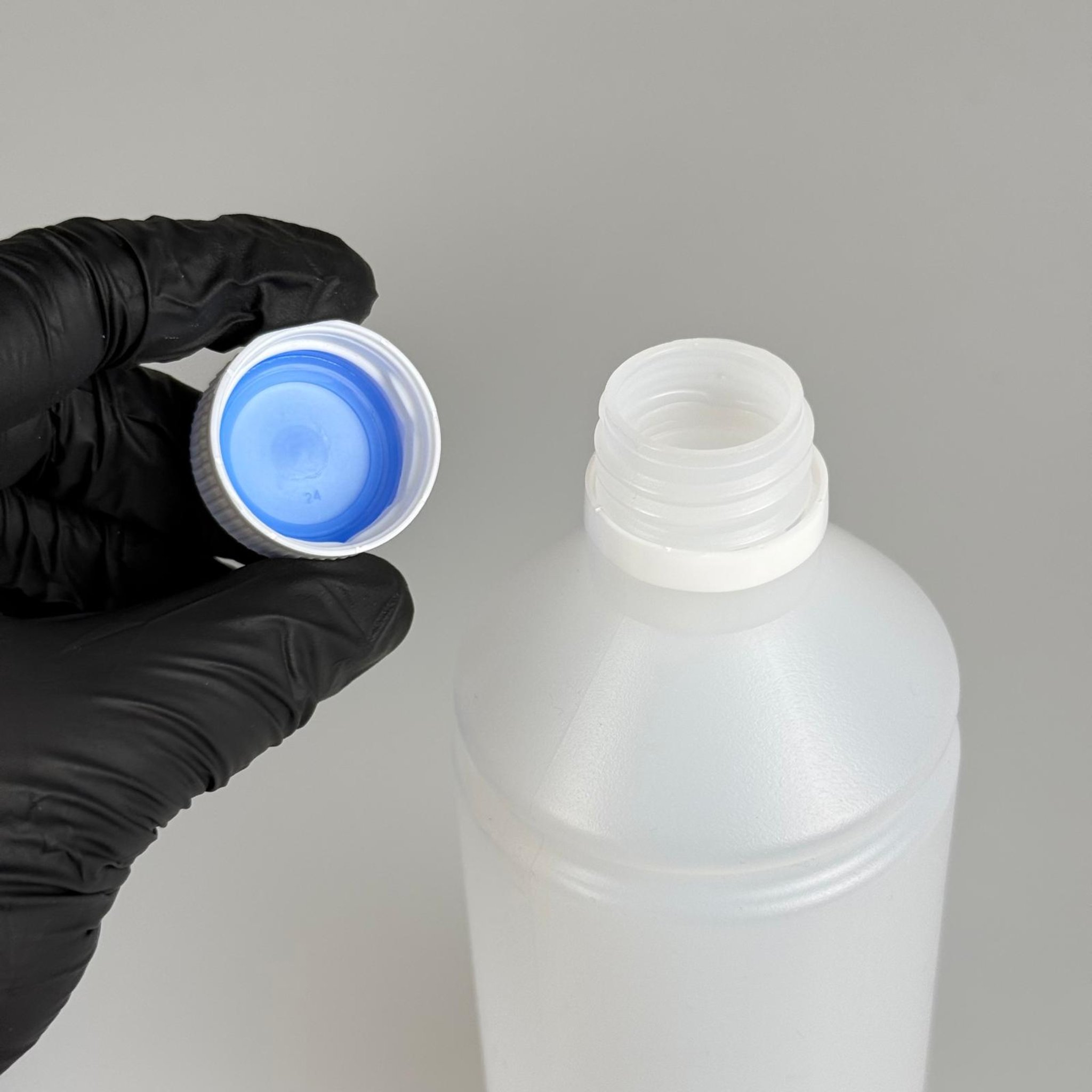 500 CC TİNER ŞİŞESİ - KİLİTLİ CONTALI  BEYAZ KAPAKLI + AKITICILI SİVRİ SARI KARTUŞ KAPAKLI - 500 ML KİMYASALA DAYANIKLI PLASTİK ŞİŞE - 0,5 LT POLİETİLEN ŞİŞE TOMBUL