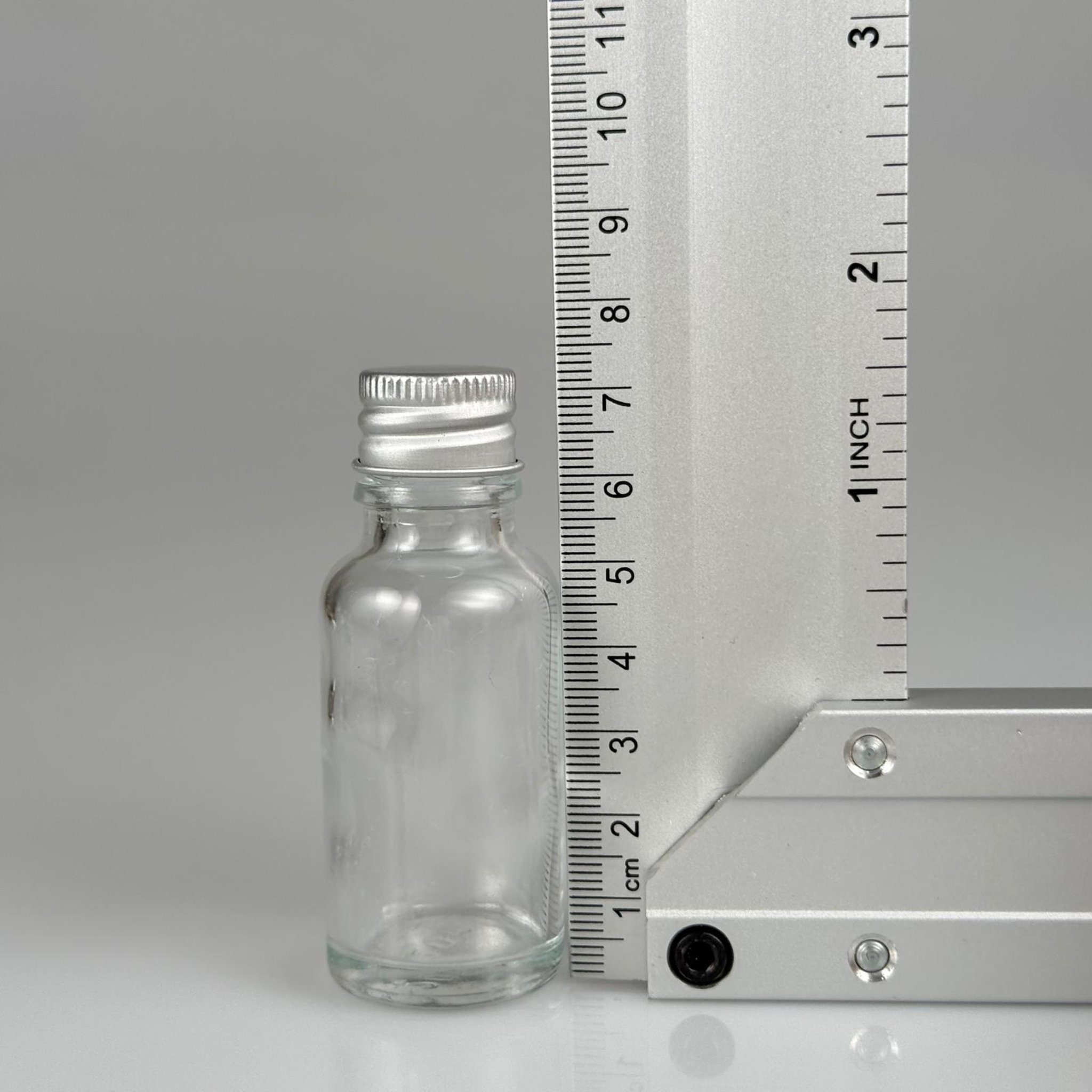 20 CC ŞEFFAF CAM ŞİŞE + KÖPÜK CONTALI GÜMÜŞ ALÜMİNYUM METAL KAPAKLI + KÖR TIPALI TAKIM - 20 ML ŞEFFAF CAM ŞİŞE