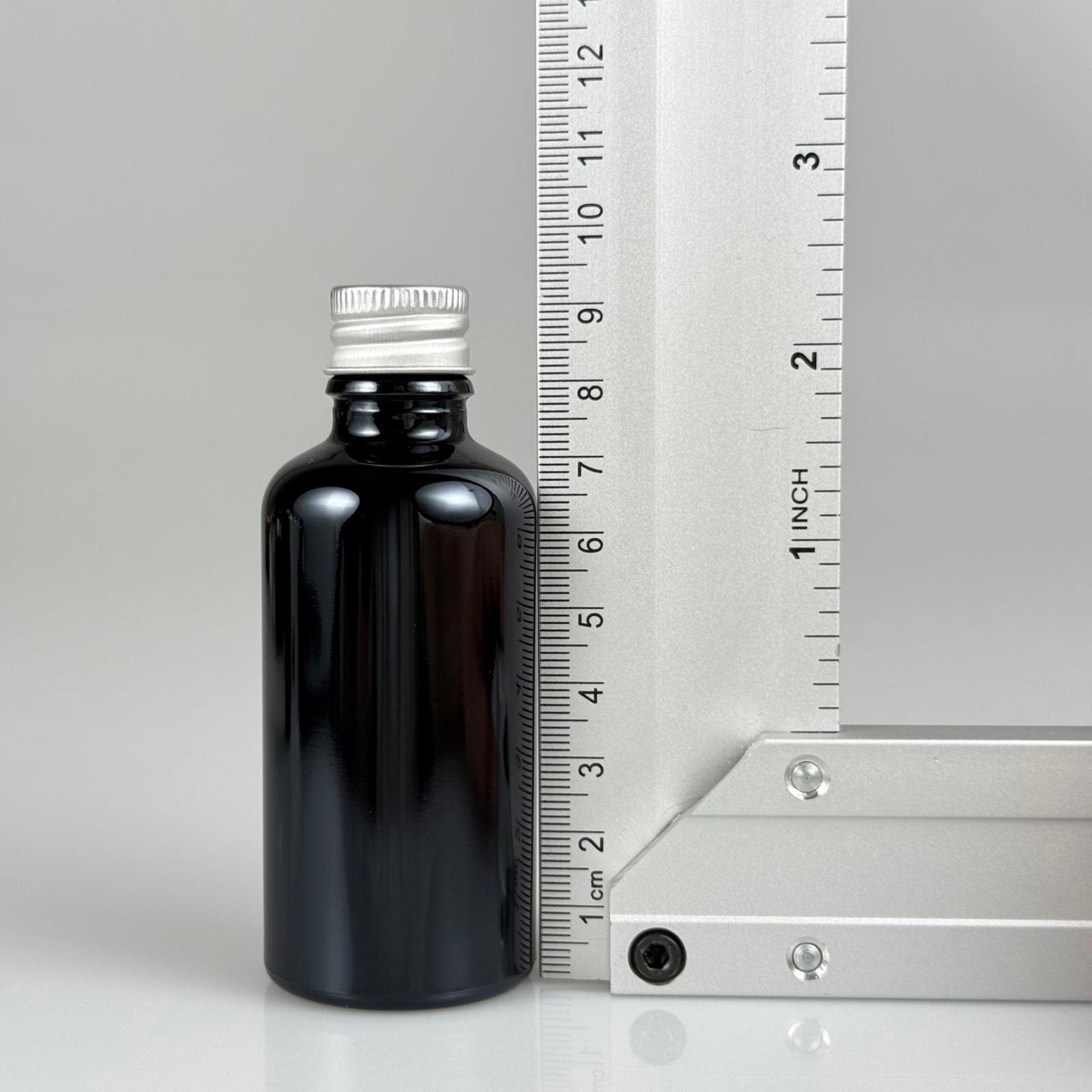 50 CC SİYAH CAM ŞİŞE + KÖPÜK CONTALI GÜMÜŞ ALÜMİNYUM METAL KAPAKLI TAKIM - 50 ML SİYAH CAM ŞİŞE