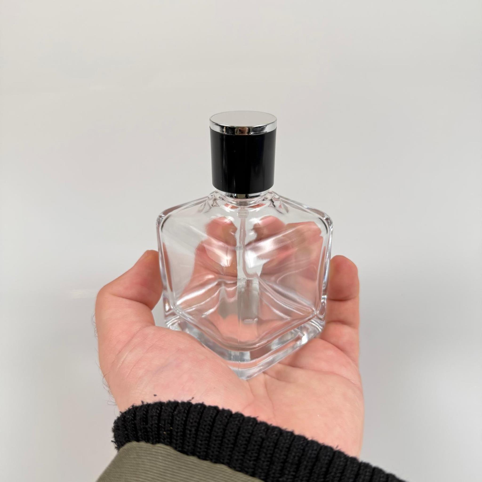 100 ML KARE MODEL LURA PARFÜM ŞİŞESİ - GOLD METAL SPREYLİ + GÜMÜŞ SİYAH KAPAKLI (AĞIZ 15 MM GEÇME KOLAY KAPAMA)