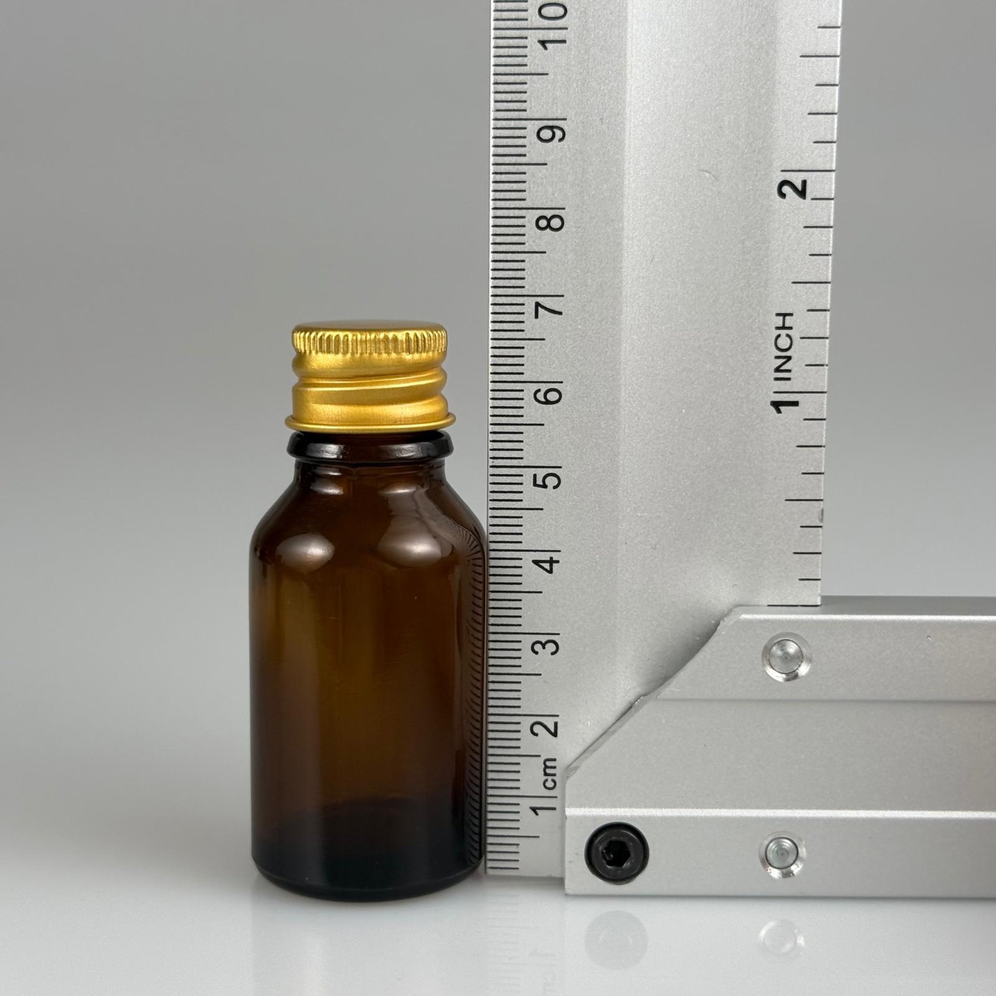 15 CC AMBER CAM ŞİŞE + KÖPÜK CONTALI GOLD ALÜMİNYUM METAL KAPAKLI + DAMLALIKLI KOLONYA TIPALI TAKIM - 15 ML KAHVERENGİ CAM ŞİŞE