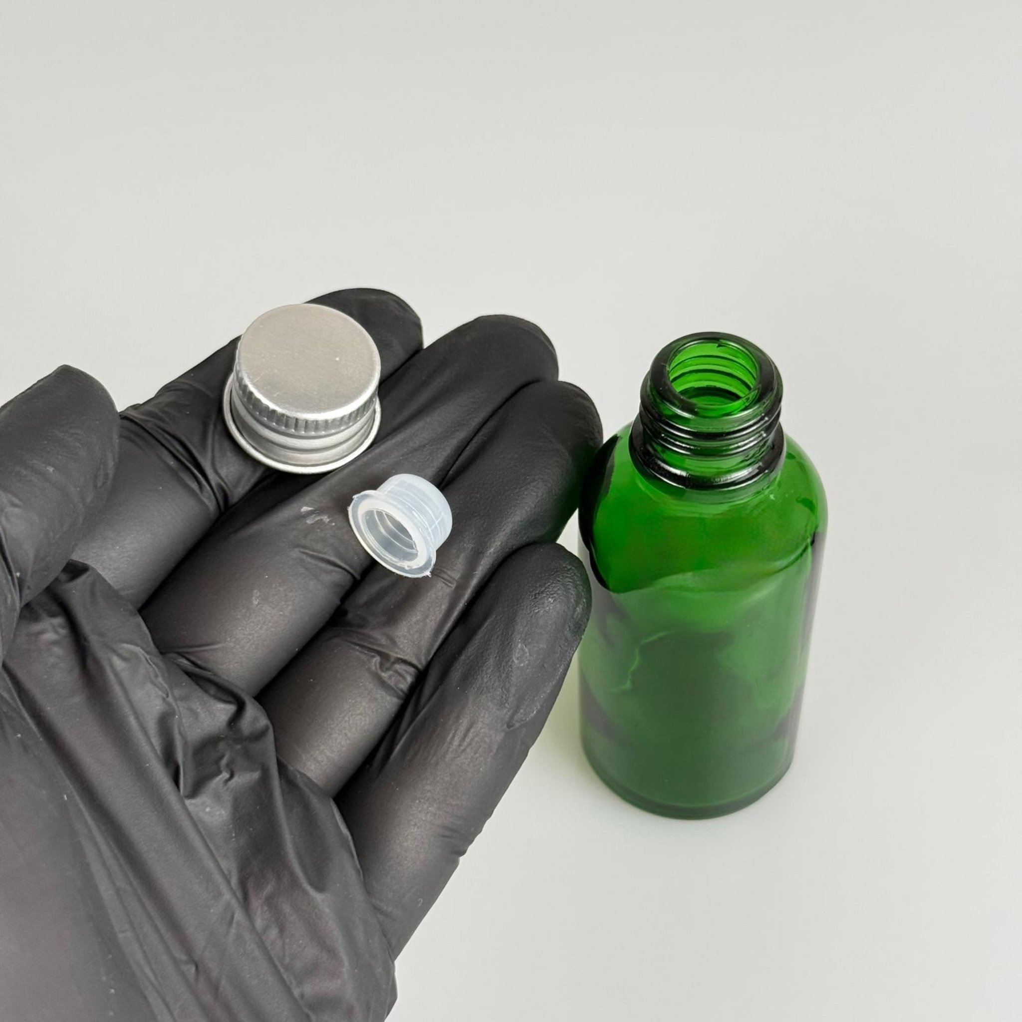 30 CC YEŞİL CAM ŞİŞE + KÖPÜK CONTALI GÜMÜŞ ALÜMİNYUM METAL KAPAKLI + KÖR TIPALI TAKIM - 30 ML YEŞİL CAM ŞİŞE