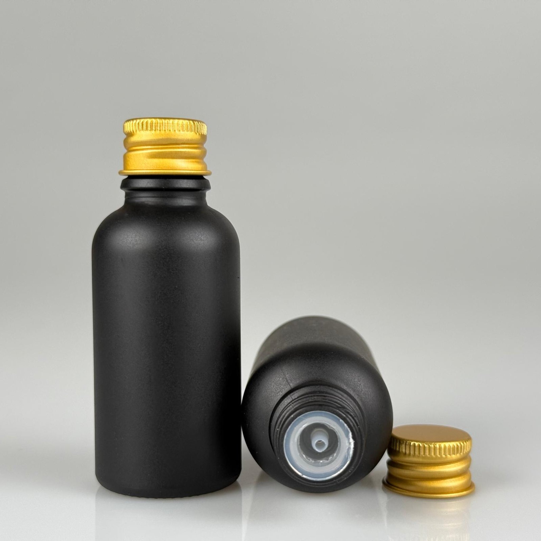 30 CC MAT SİYAH CAM ŞİŞE + KÖPÜK CONTALI GOLD ALÜMİNYUM METAL KAPAKLI + DAMLALIKLI KOLONYA TIPALI TAKIM - 50 ML MAT SİYAH CAM ŞİŞE