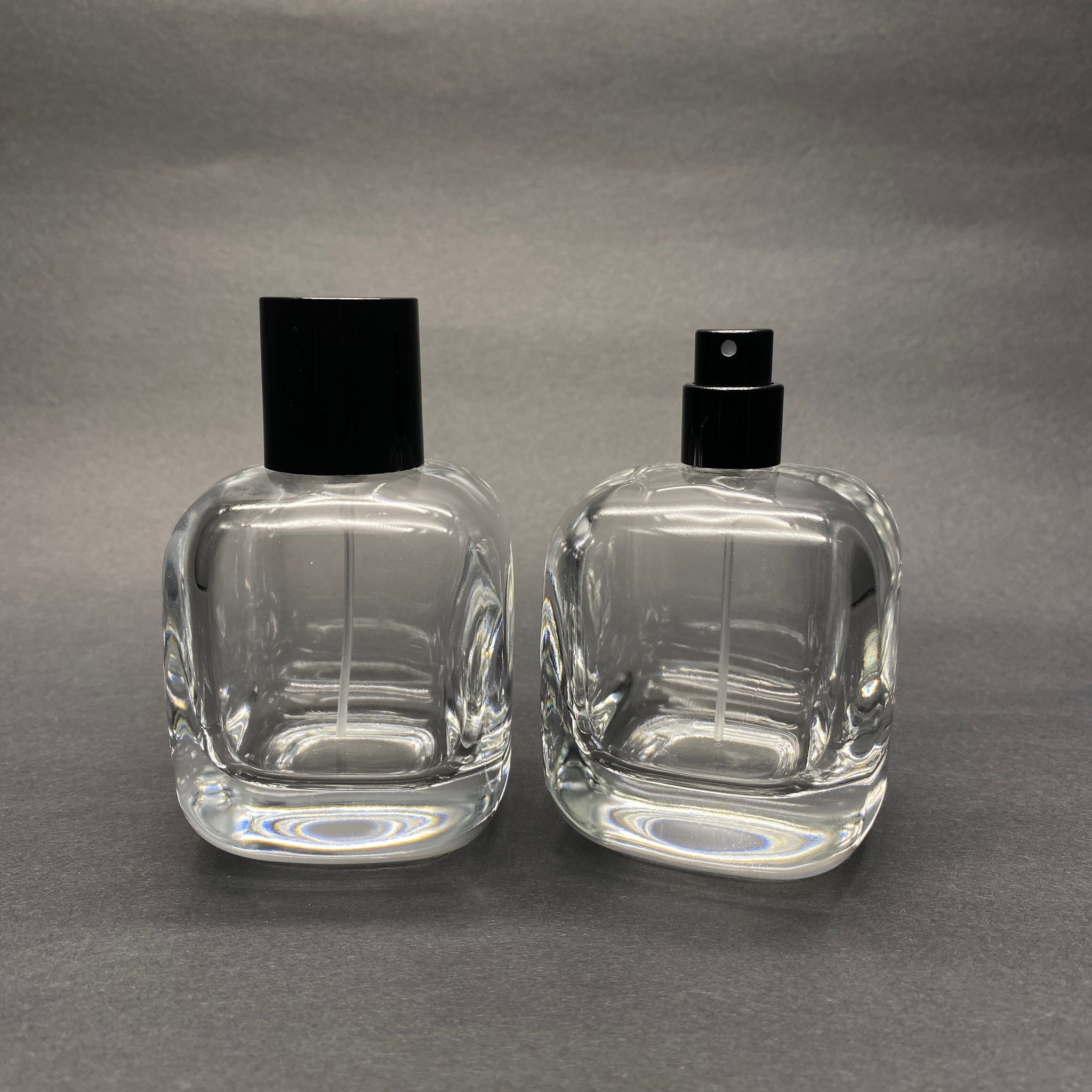 100 ML OVAL KARE MODEL CORE PARFÜM ŞİŞESİ - SİYAH METAL SPREYLİ + SİYAH KAPAKLI (AĞIZ 15 MM GEÇME KOLAY KAPAMA)