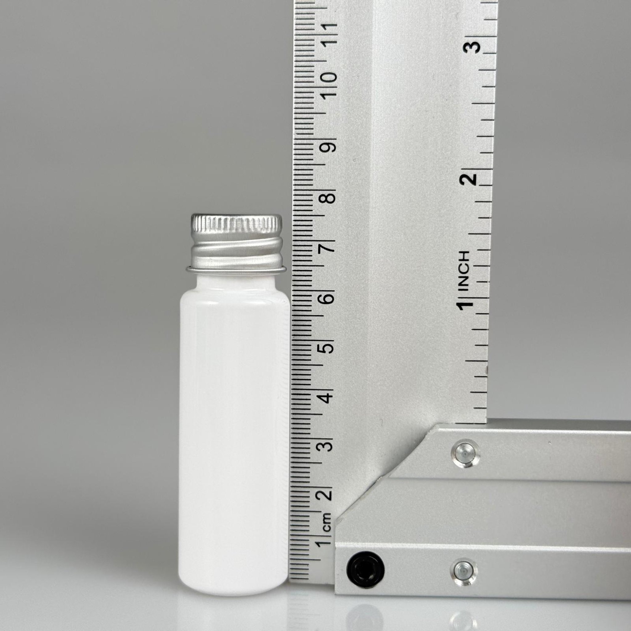20 CC BEYAZ PET SHOT ŞİŞE - KÖPÜK CONTALI GÜMÜŞ ALÜMİNYUM METAL KAPAKLI TAKIM - 20 ML PLASTİK ŞİŞE