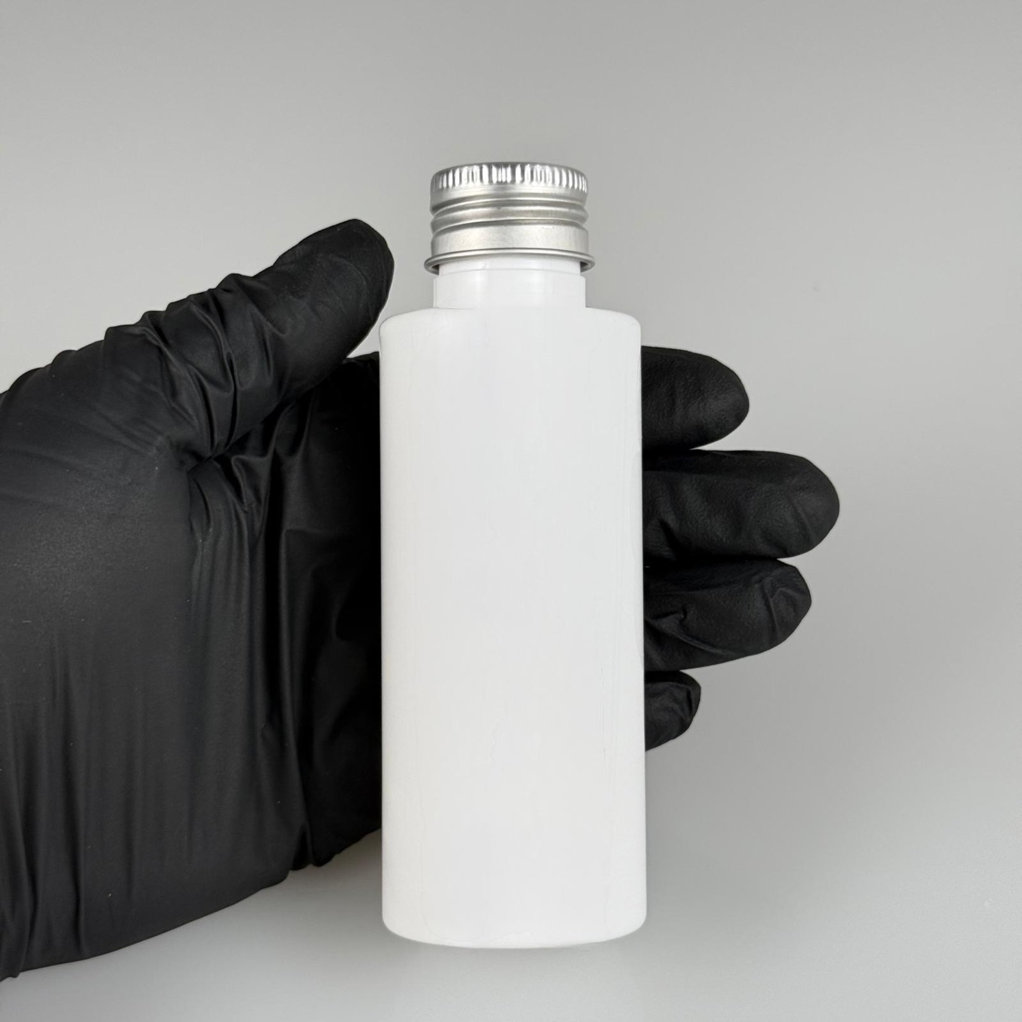 100 CC BEYAZ SİLİNDİR KESKİN KÜT MODEL SERT PET ŞİŞE ( 17 GR - 24 AĞIZ ) + KÖPÜK CONTALI GÜMÜŞ METAL ALÜMİNYUM KAPAK KOLONYA TIPALI TAKIM - 100 ML KAPAKLI BEYAZ PLASTİK ŞİŞELER