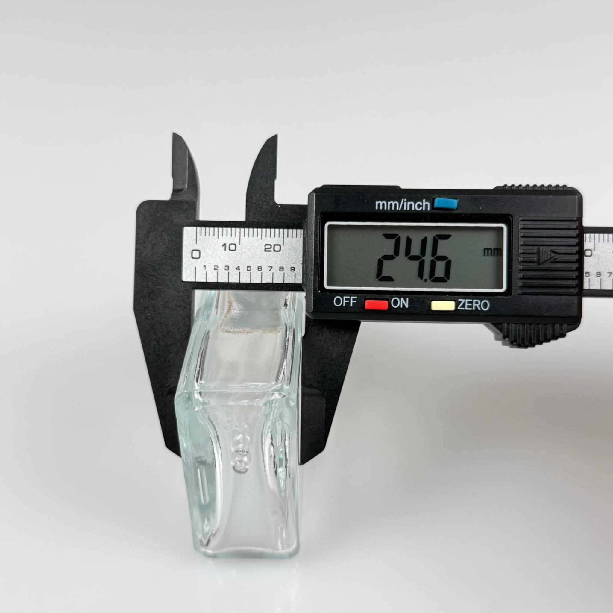 40 CC YASSI DİKDÖRTGEN KÖŞELİ KISA PRESTİJLİ CAM DAMLALIKLI ŞİŞE - BEYAZ EMZİK - AHŞAP BAMBU KAPAK - 40 ML CAM DAMLALIKLI ŞİŞE - DAMLALIKLI BOŞ ŞİŞE