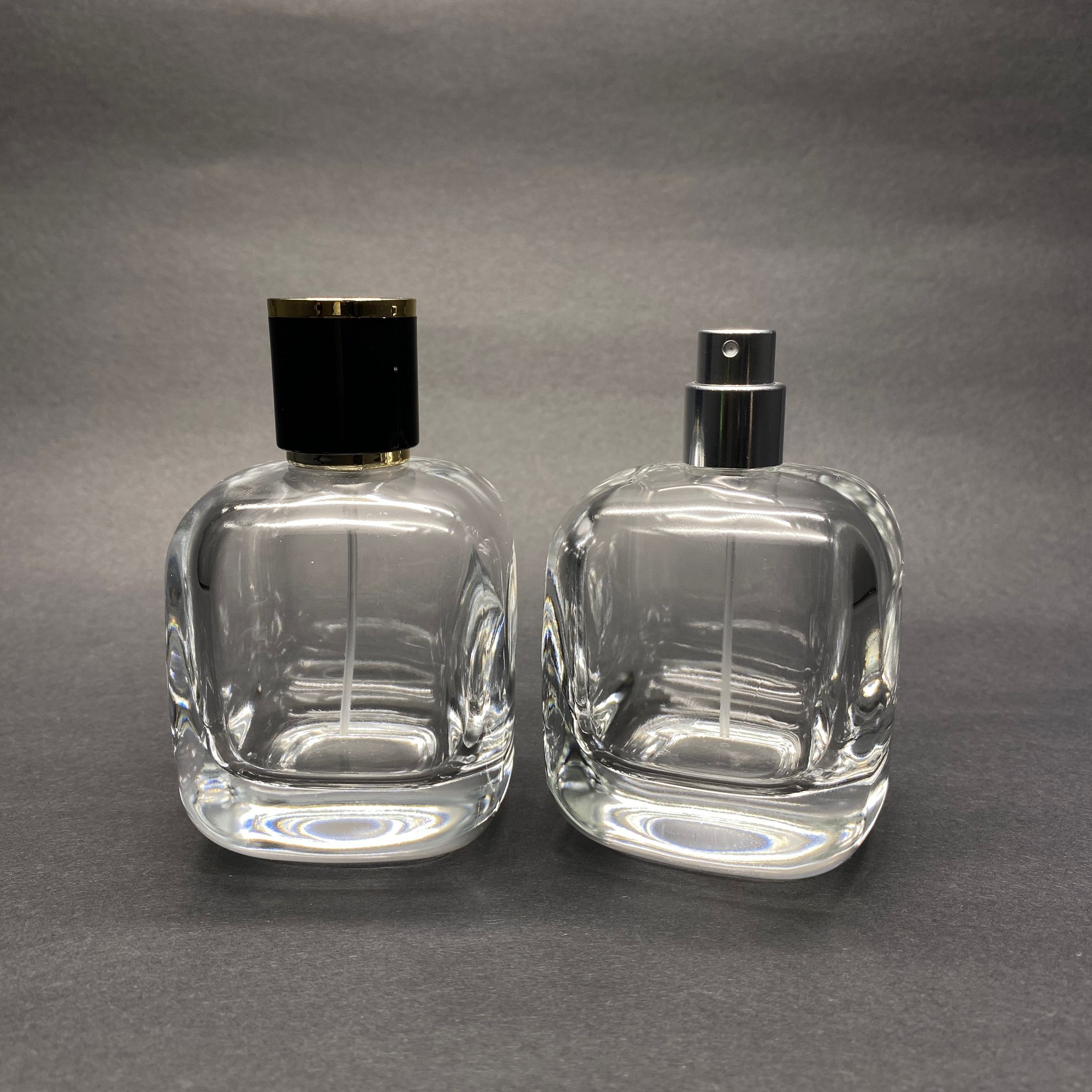 100 ML OVAL KARE MODEL CORE PARFÜM ŞİŞESİ - GÜMÜŞ METAL SPREYLİ + GOLD SİYAH KAPAKLI (AĞIZ 15 MM GEÇME KOLAY KAPAMA)