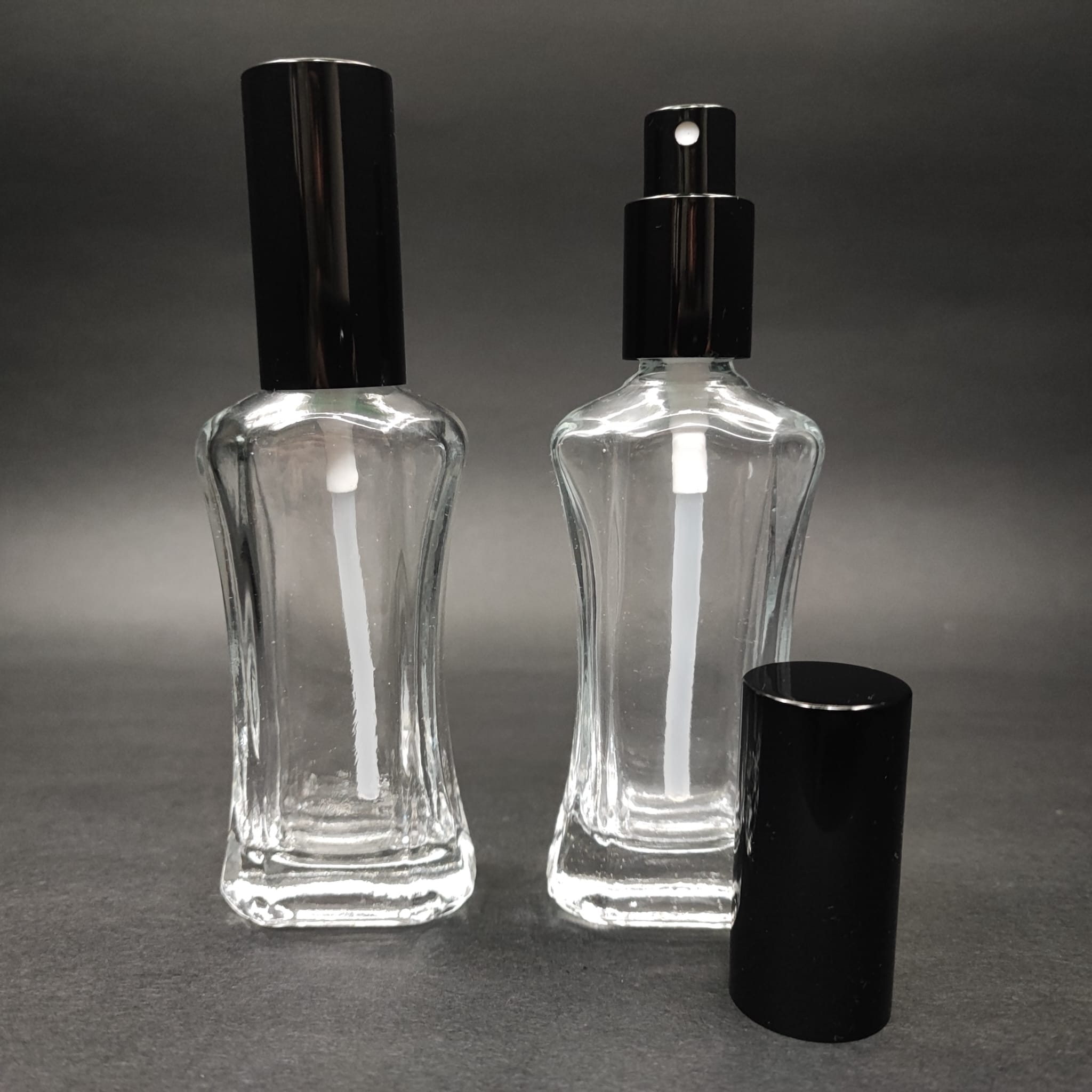 50 ML LÜKS VİDALI VALF ÇEVİRME PARFÜM ŞİŞELERİ - 50 CC MİLANO CAM ŞİŞE - GÜMÜŞ METAL SPREYLİ KAPAKLI SET (CAMIN KALINLIĞI İLE İLGİLİ +/- 5 ML TOLERANS OLABİLİR)
