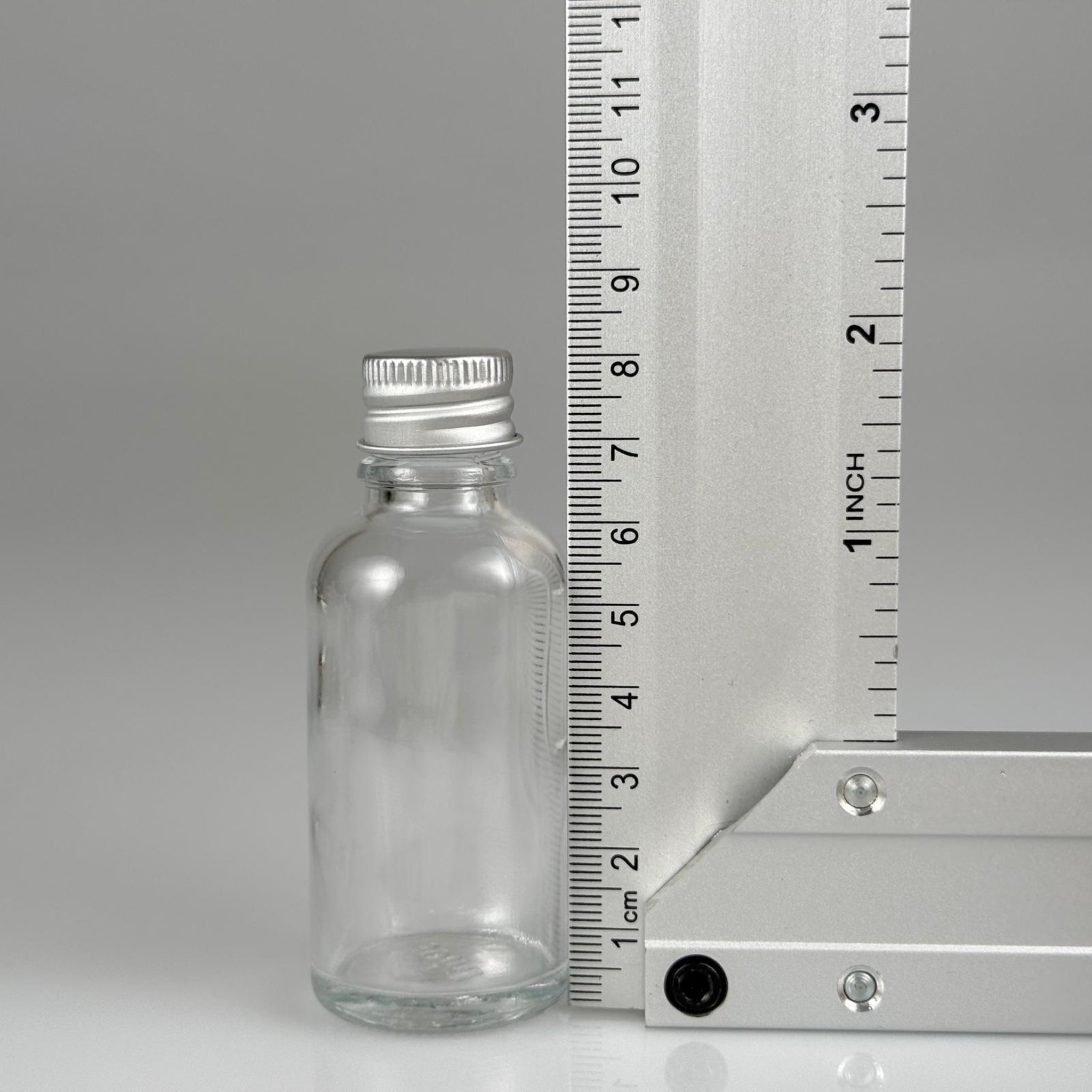 30 CC ŞEFFAF CAM ŞİŞE + KÖPÜK CONTALI GÜMÜŞ ALÜMİNYUM METAL KAPAKL + DAMLALIKLI KOLONYA TIPALII TAKIM - 30 ML ŞEFFAF CAM ŞİŞE