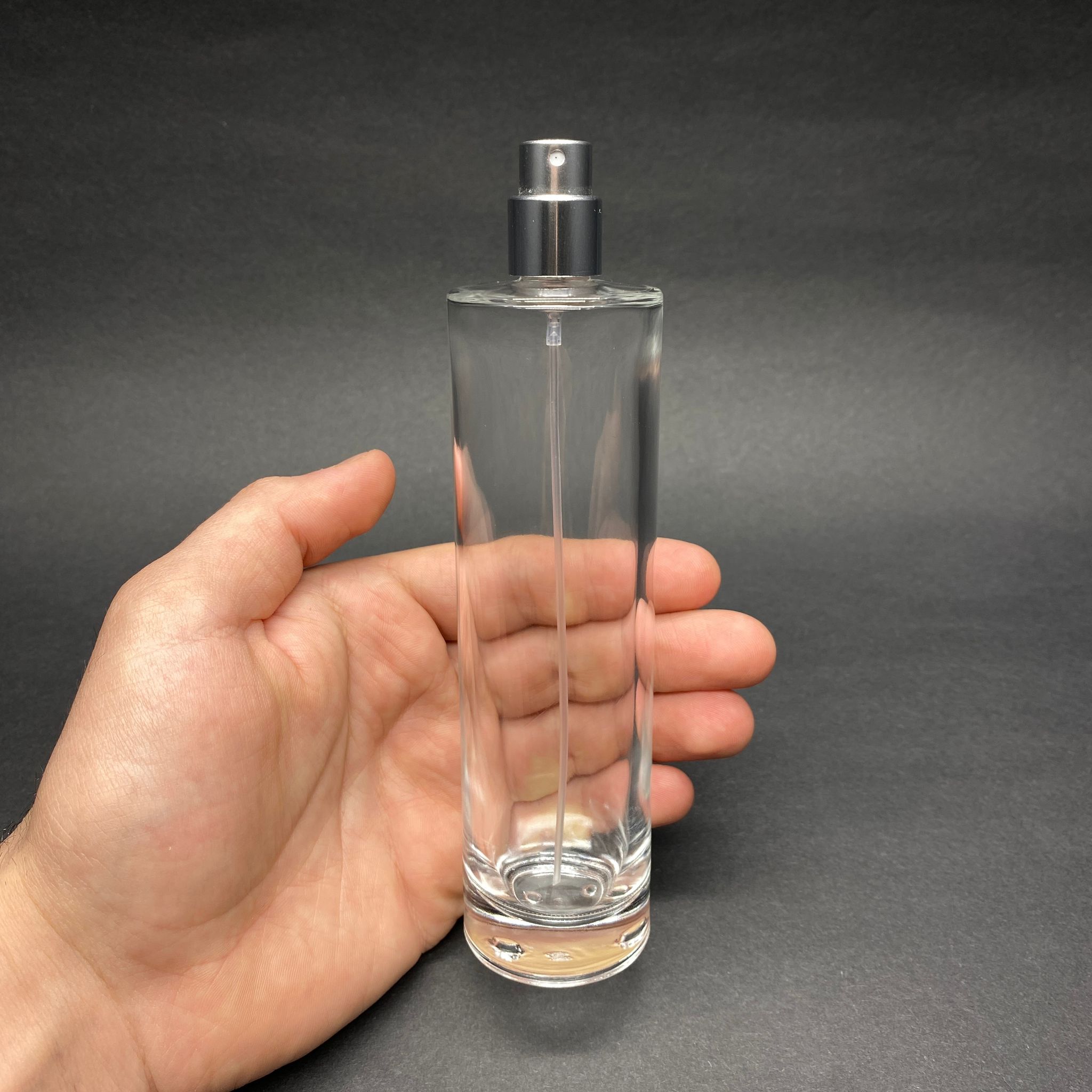 100 ML SİLİNDİR MODEL UZUN PEALY PARFÜM ŞİŞESİ - GÜMÜŞ METAL SPREYLİ (AĞIZ 15 MM GEÇME KOLAY KAPAMA)