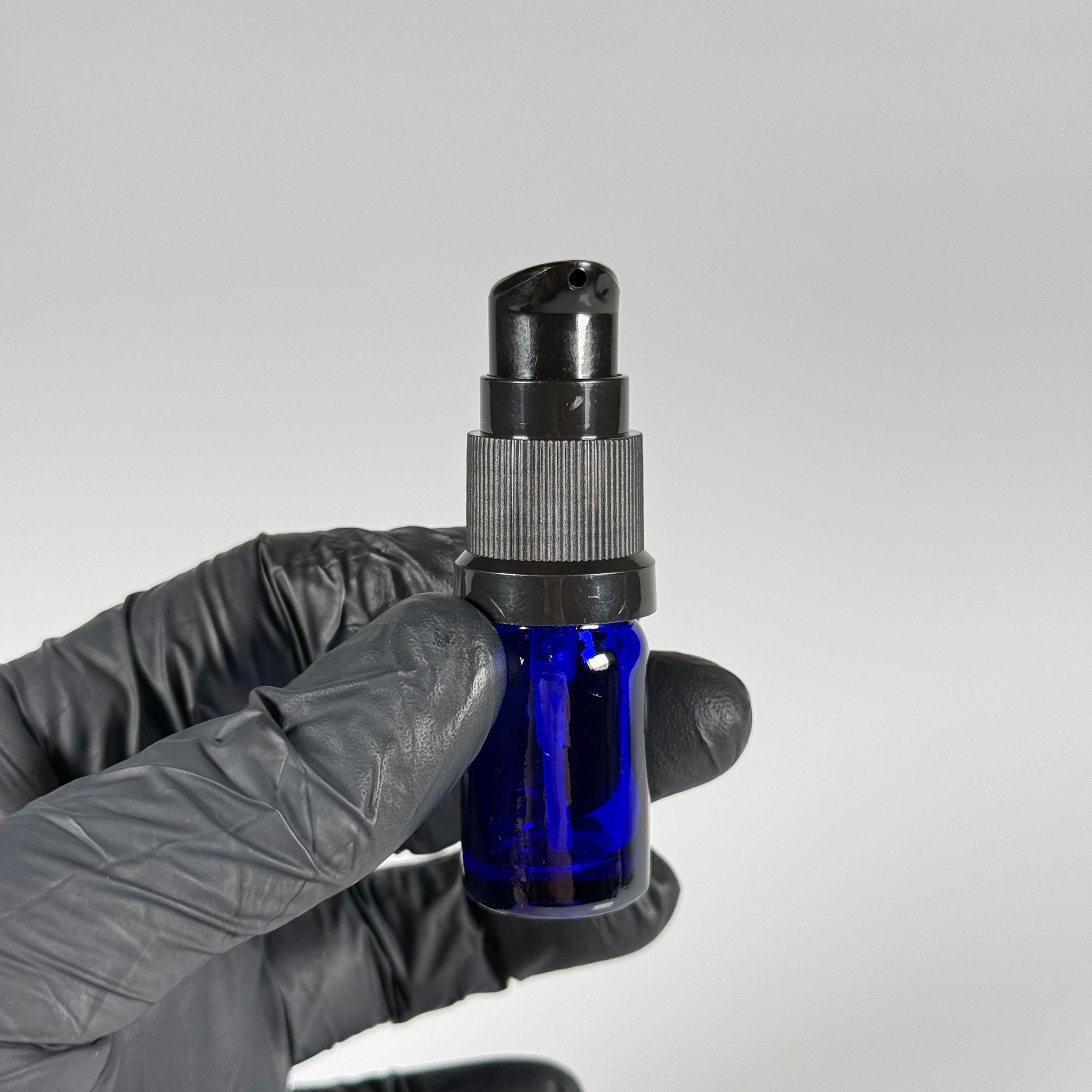 5 CC MAVİ CAM ŞİŞE - SIZDIRMAZ ETEKLİ SİYAH LOSYON POMPALI TAKIM - 5 ML LOSYON ŞİŞESİ - YAĞ, KREM GİBİ YOĞUN KIVAMLI SIVILAR İÇİN CAM AMBALAJ