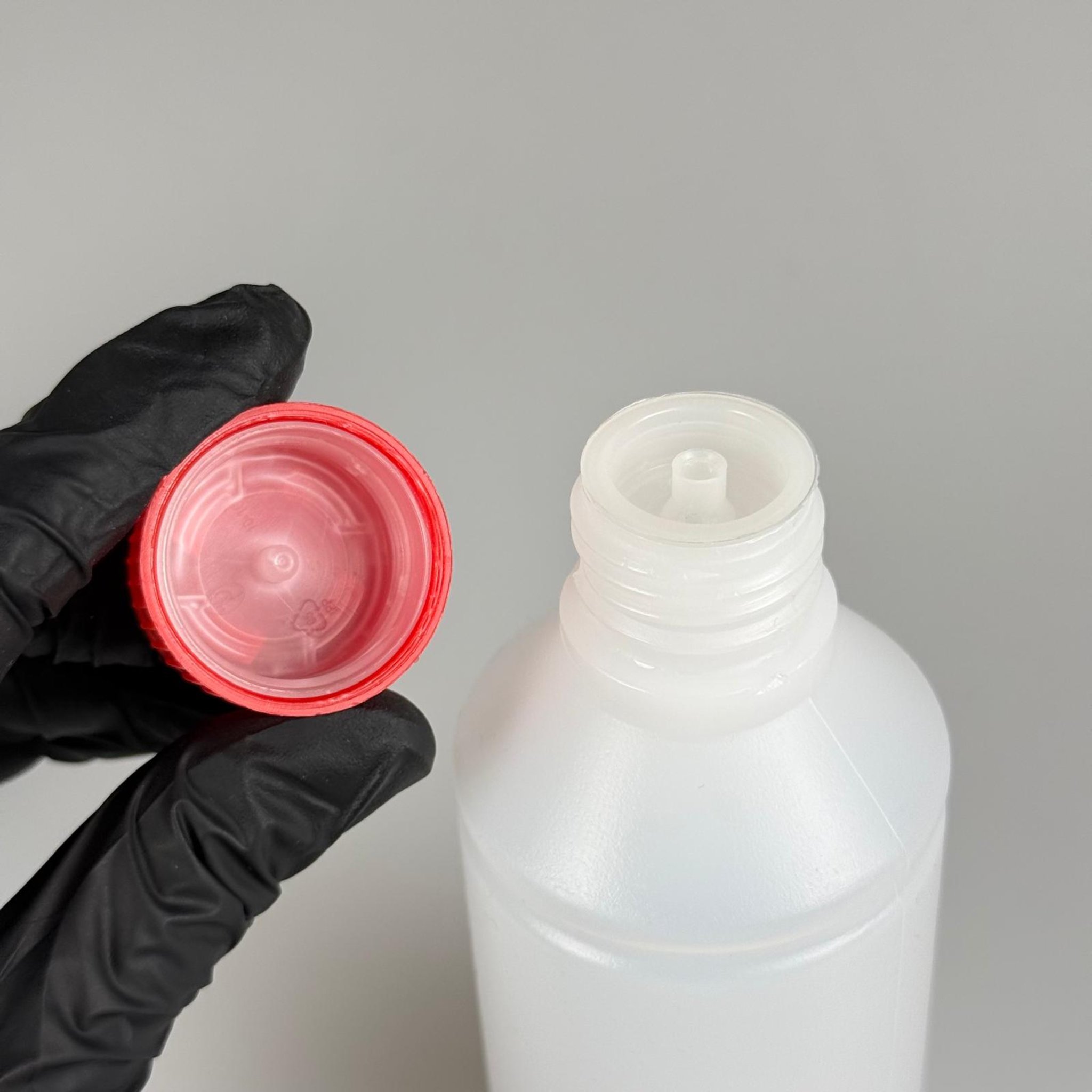 250 CC TİNER ŞİŞESİ - İÇTEN TIPALI KIRMIZI ÇOCUK EMNİYET KİLİTLİ KAPAKLI - 250 ML KİMYASALA DAYANIKLI PLASTİK ŞİŞE - 0,25 LT POLİETİLEN ŞİŞE