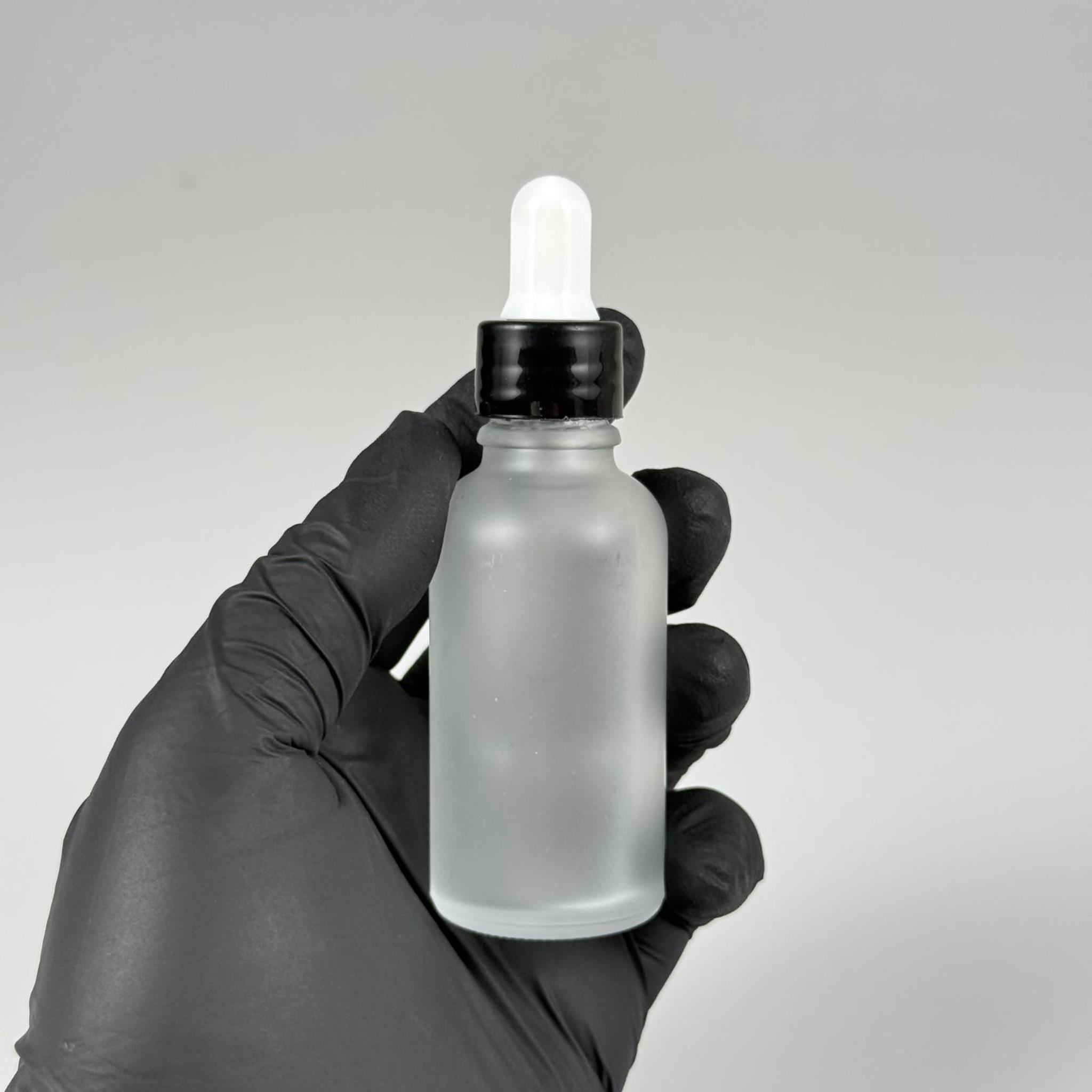 30 CC BUZLU İNCE UÇLU CAM DAMLALIKLI ŞİŞE - BEYAZ EMZİK + SİYAH DÜZ KAPAK + CAM PİPET TAKIM - 30 ML BUZLU İNCE UÇLU DAMLALIKLI ŞİŞE SETİ