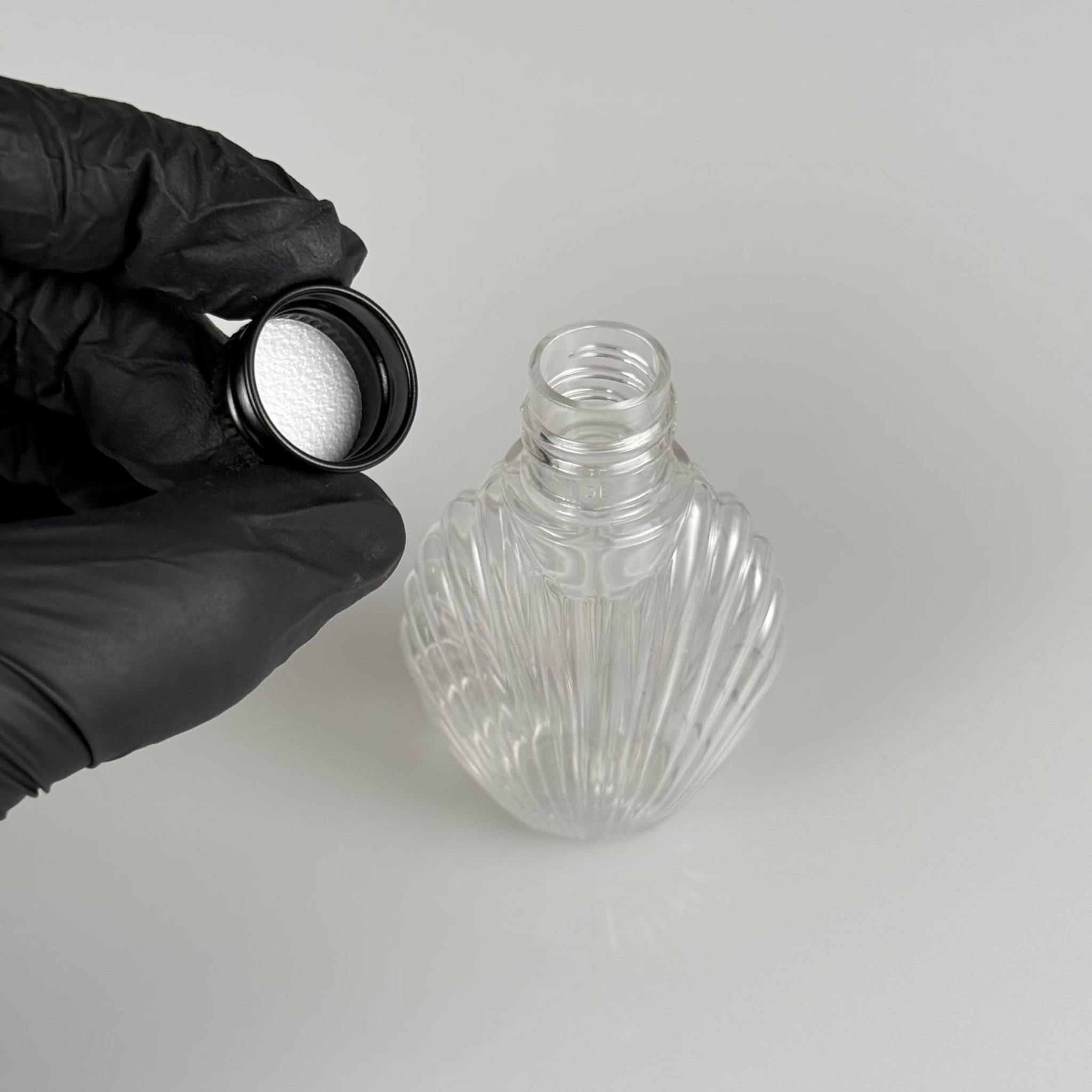 40 CC ŞEFFAF İSTİRİDYE PET ŞİŞE + KÖPÜK CONTALI SİYAH ALÜMİNYUM METAL KAPAKLI TAKIM - 40 ML KAPAKLI CAMPET ŞİŞE