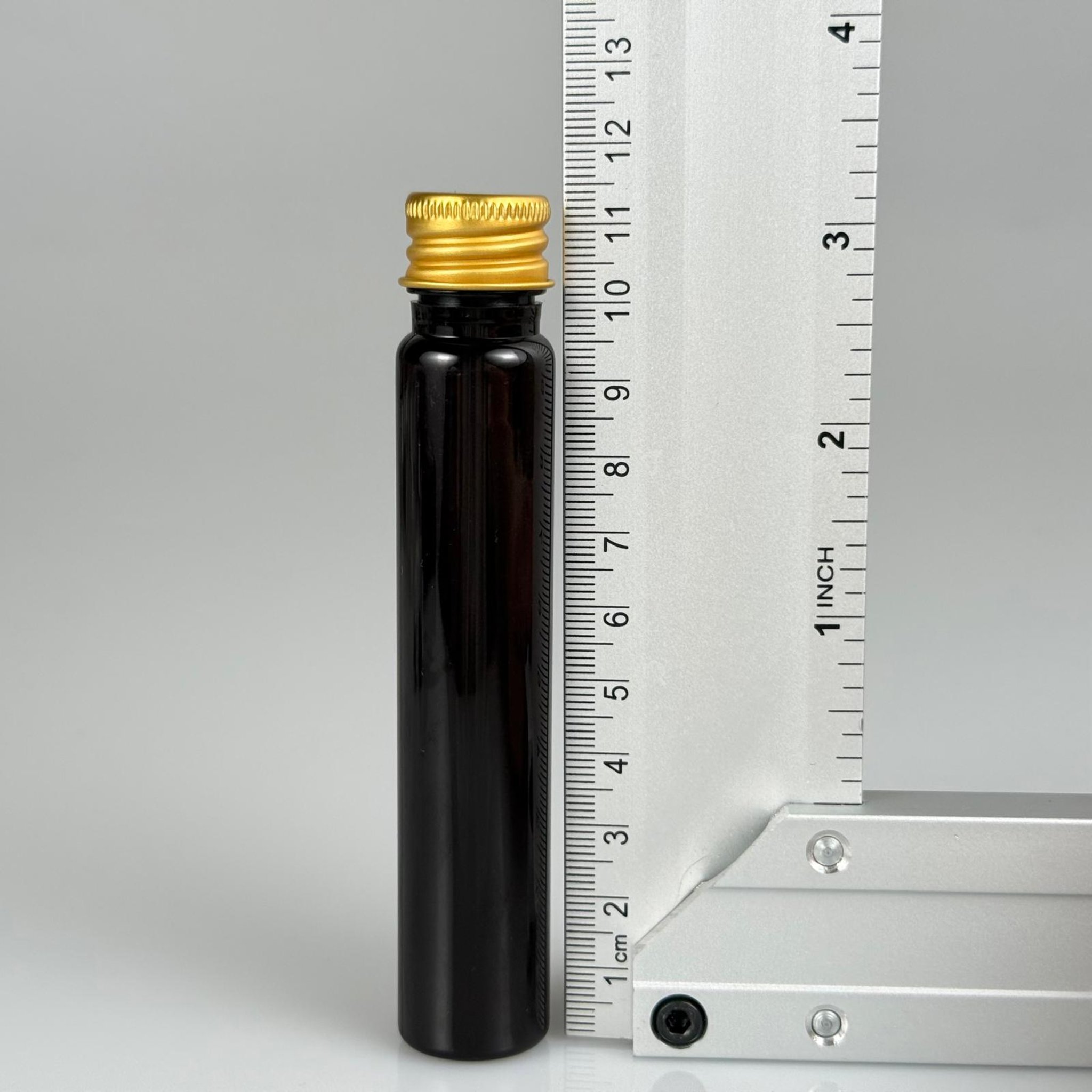 25 CC AMBER PLASTİK ŞİŞE + KÖPÜK CONTALI GOLD ALÜMİNYUM METAL KAPAKLI TAKIM - 25 ML KAHVERENGİ  PLASTİK ŞİŞE
