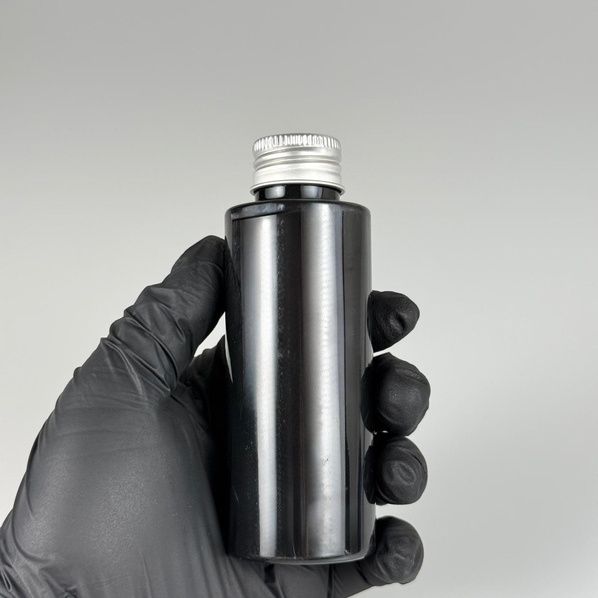 100 CC SİYAH SİLİNDİR KESKİN KÜT MODEL SERT PET ŞİŞE ( 17 GR - 24 AĞIZ ) + KÖPÜK CONTALI GÜMÜŞ METAL ALÜMİNYUM KAPAK TAKIM - 100 ML KAPAKLI SİYAH PLASTİK ŞİŞELER