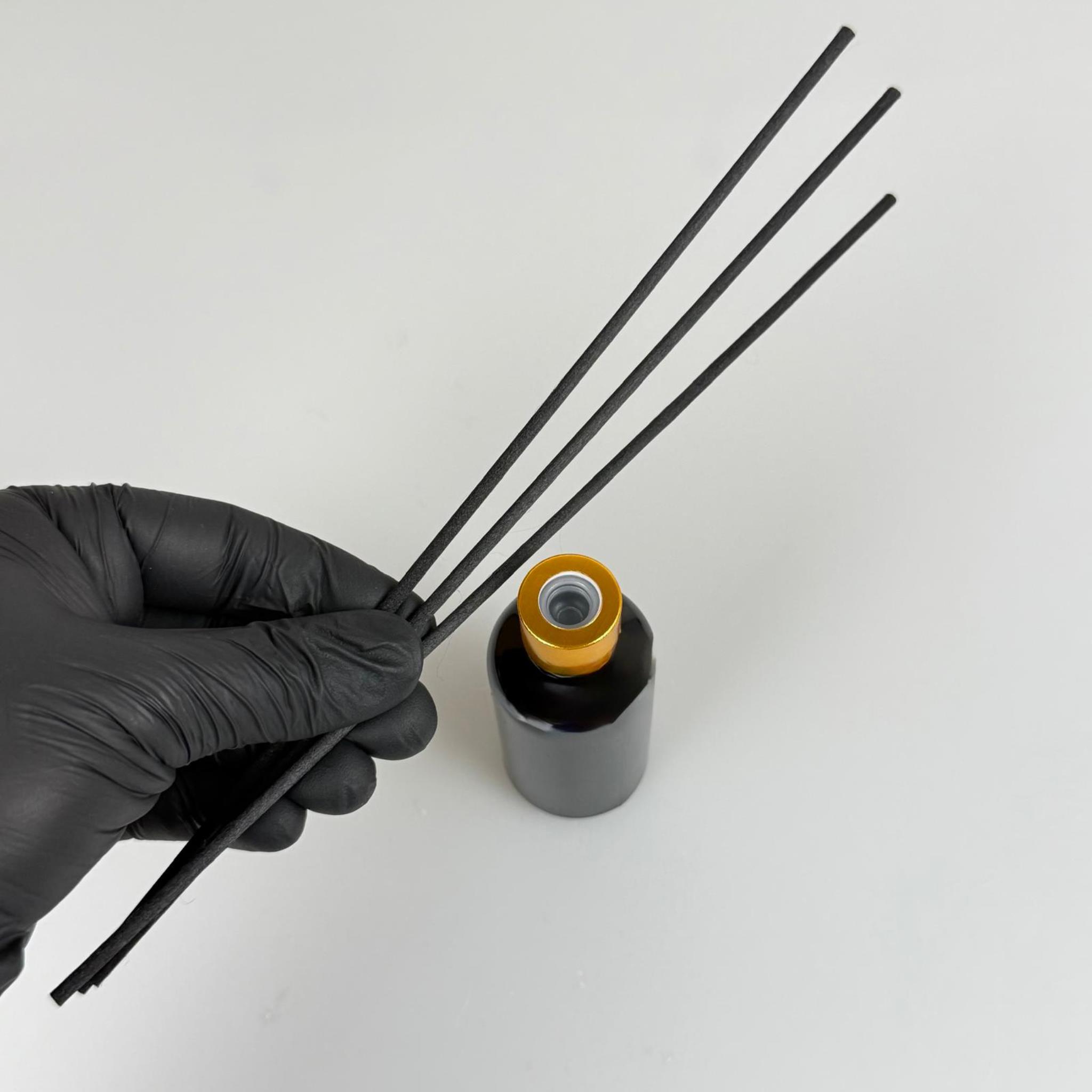 50 CC SİYAH CAM BAMBU ODA KOKUSU ŞİŞESİ - 50 ML ÇUBUKLU BAMBU ODA KOKUSU ŞİŞESİ - DİFÜZÖR ŞİŞE- CAM ŞİŞE + GOLD METAL KAPAK + PLASTİK TIPA + 3 ADET FİBER SİYAH BAMBU ÇUBUK