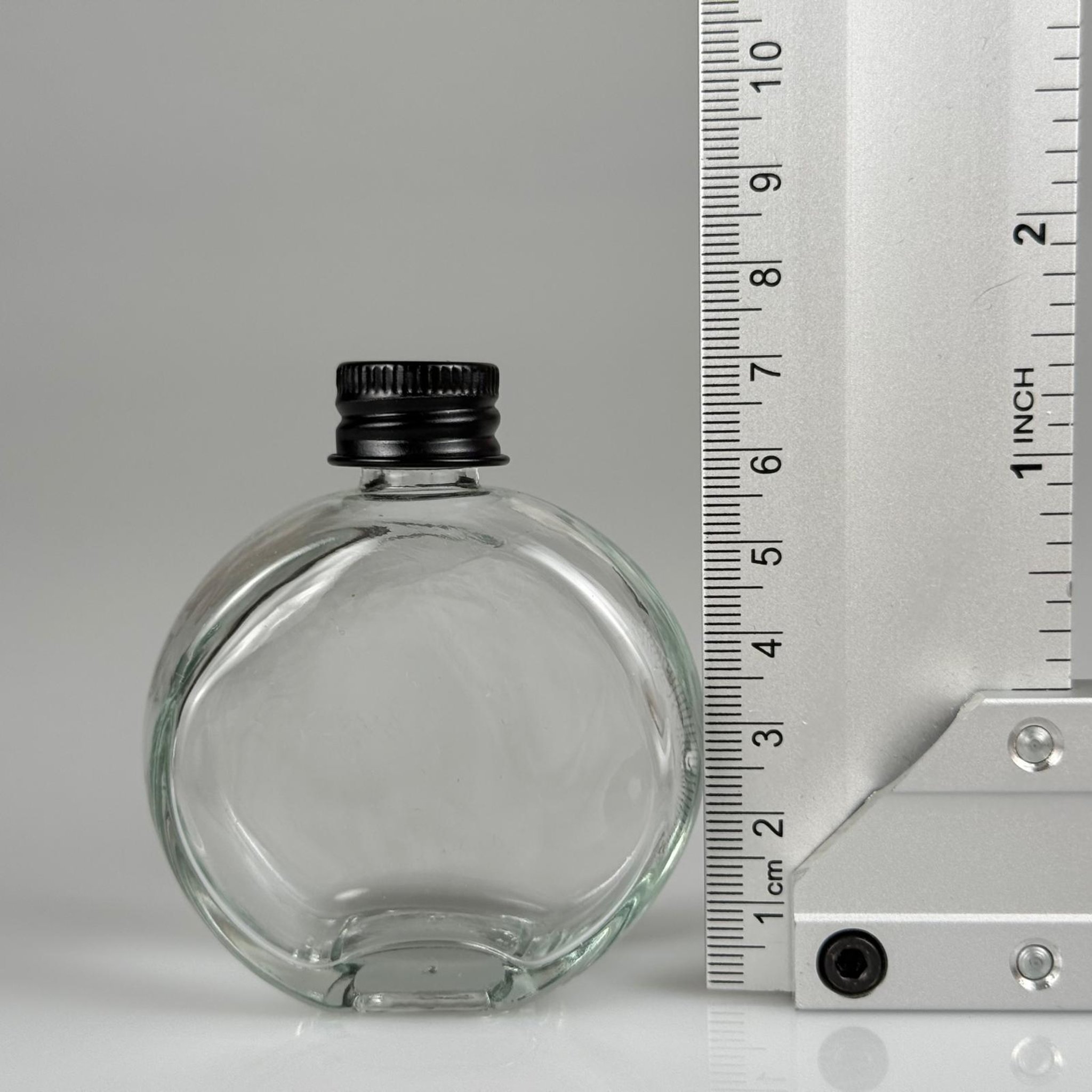 50 CC OVAL YASSI YUVARLAK CAM ŞİŞE + SİYAH ALÜMİNYUM METAL KAPAKLI TAKIM - 50 ML ŞEFFAF CAM ŞİŞE