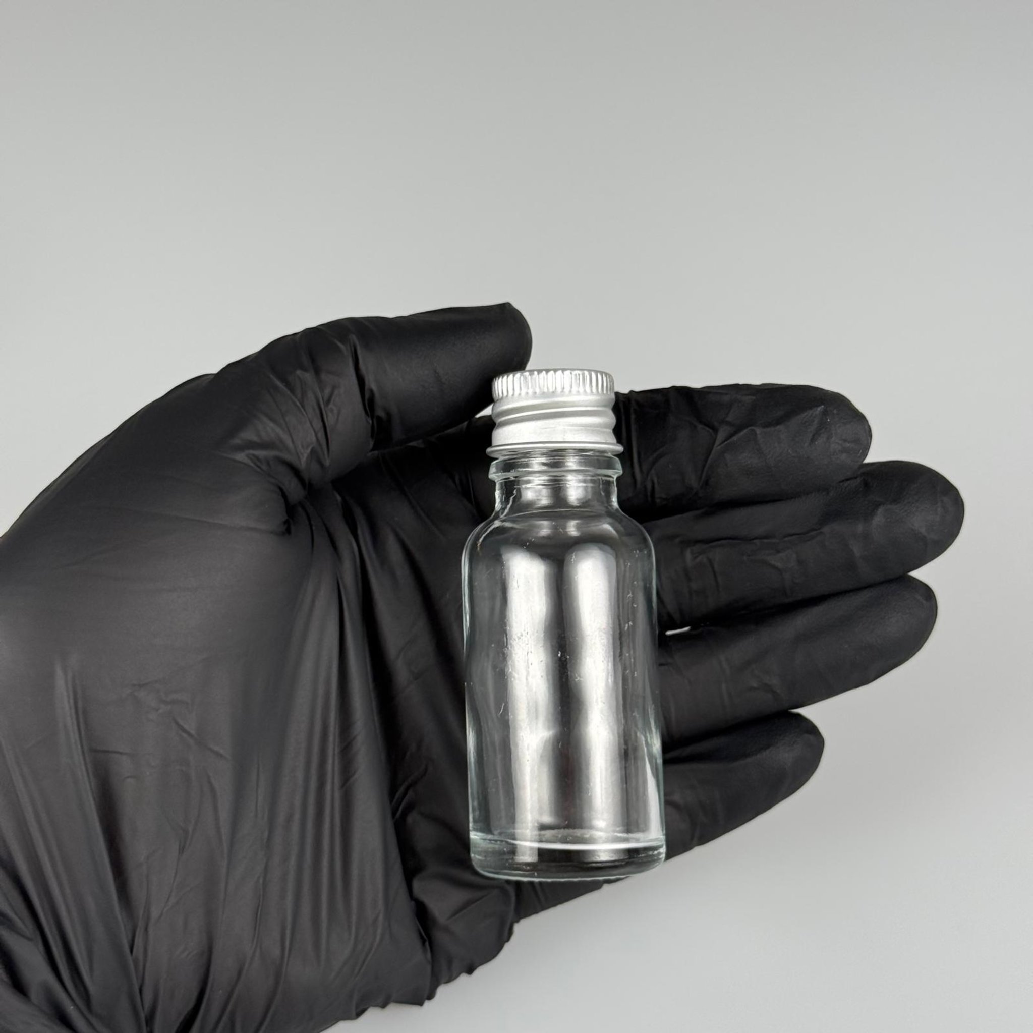 20 CC ŞEFFAF CAM ŞİŞE + KÖPÜK CONTALI GÜMÜŞ ALÜMİNYUM METAL KAPAKLI + KÖR TIPALI TAKIM - 20 ML ŞEFFAF CAM ŞİŞE