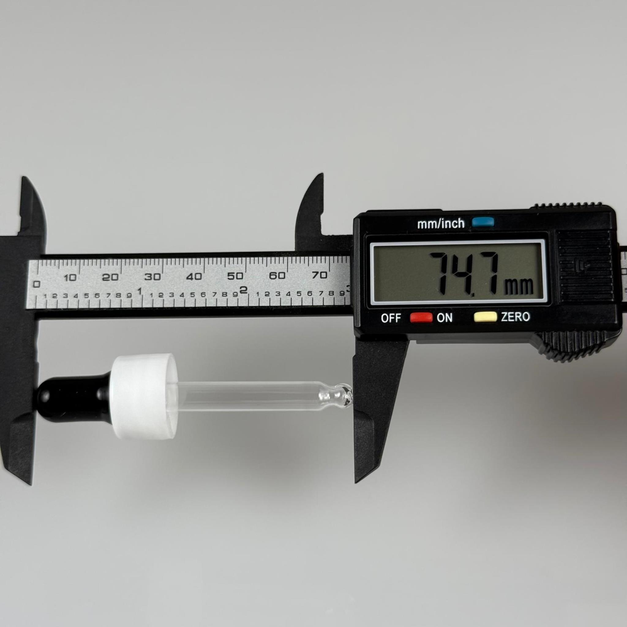 18 MM CAM DAMLALIKLI TAKIM - SİYAH EMZİK +  DELİKLİ PLASTİK DÜZ BEYAZ KAPAK + 59 MM CAM PİPET