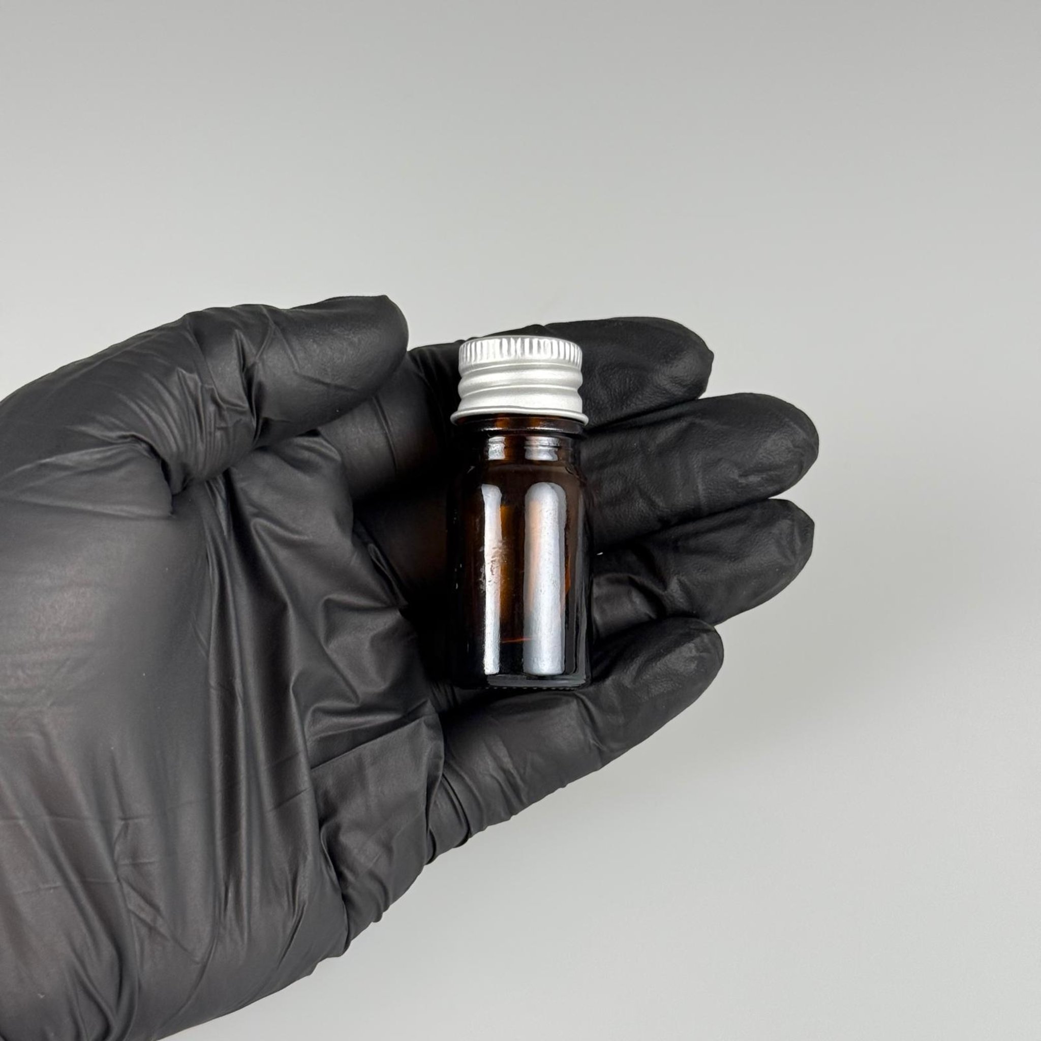 5 CC AMBER CAM ŞİŞE + KÖPÜK CONTALI GÜMÜŞ ALÜMİNYUM METAL KAPAKLI TAKIM - 5 ML KAHVERENGİCAM ŞİŞE