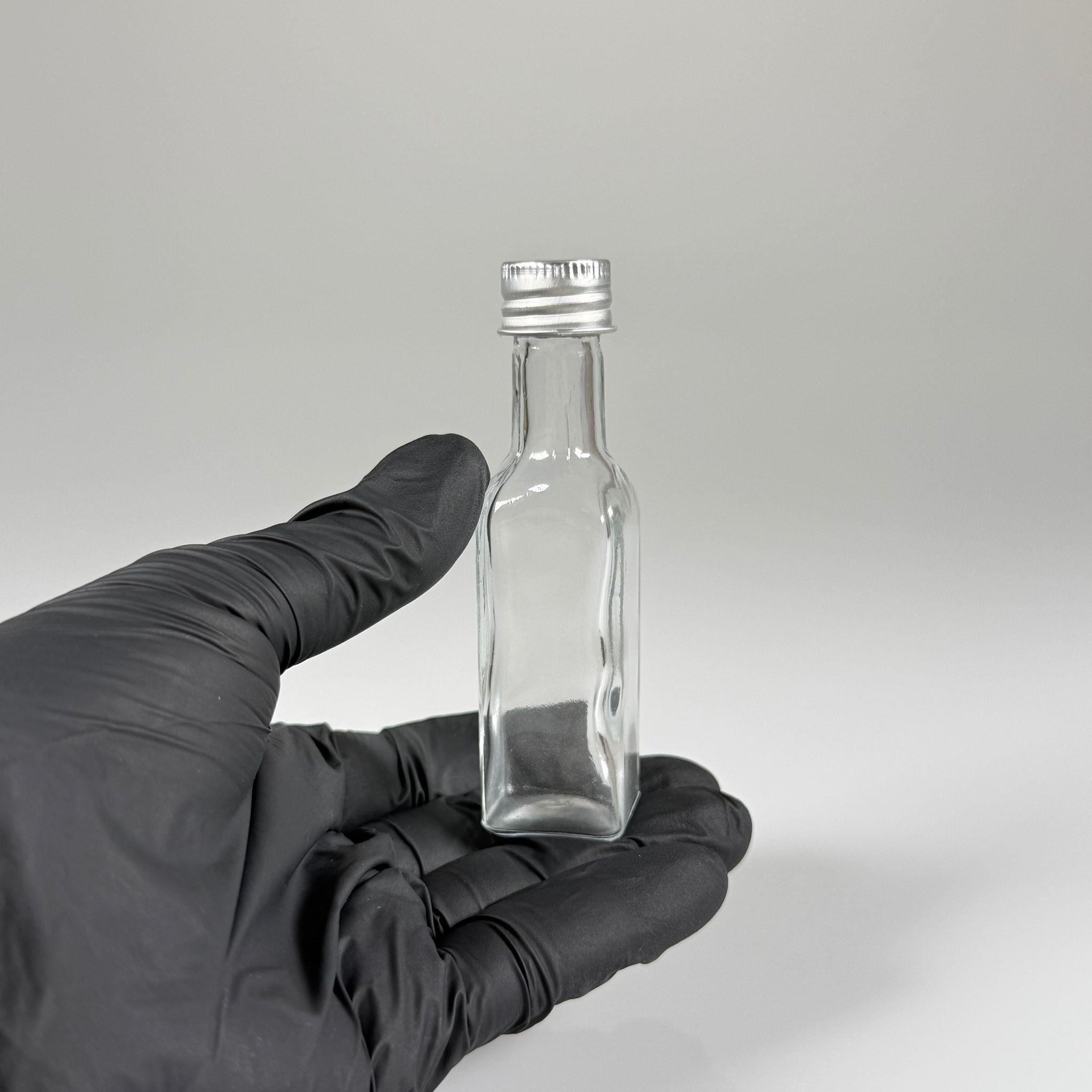 20 CC MARASKA KÖŞELİ KARE CAM ŞİŞE - CONTALI METAL ALÜMİNYUM GÜMÜŞ KAPAKLI + KOLONYA TIPALI - 20 ML KAPAKLI CAM ŞİŞE (SİLME 23 ML ALIR)